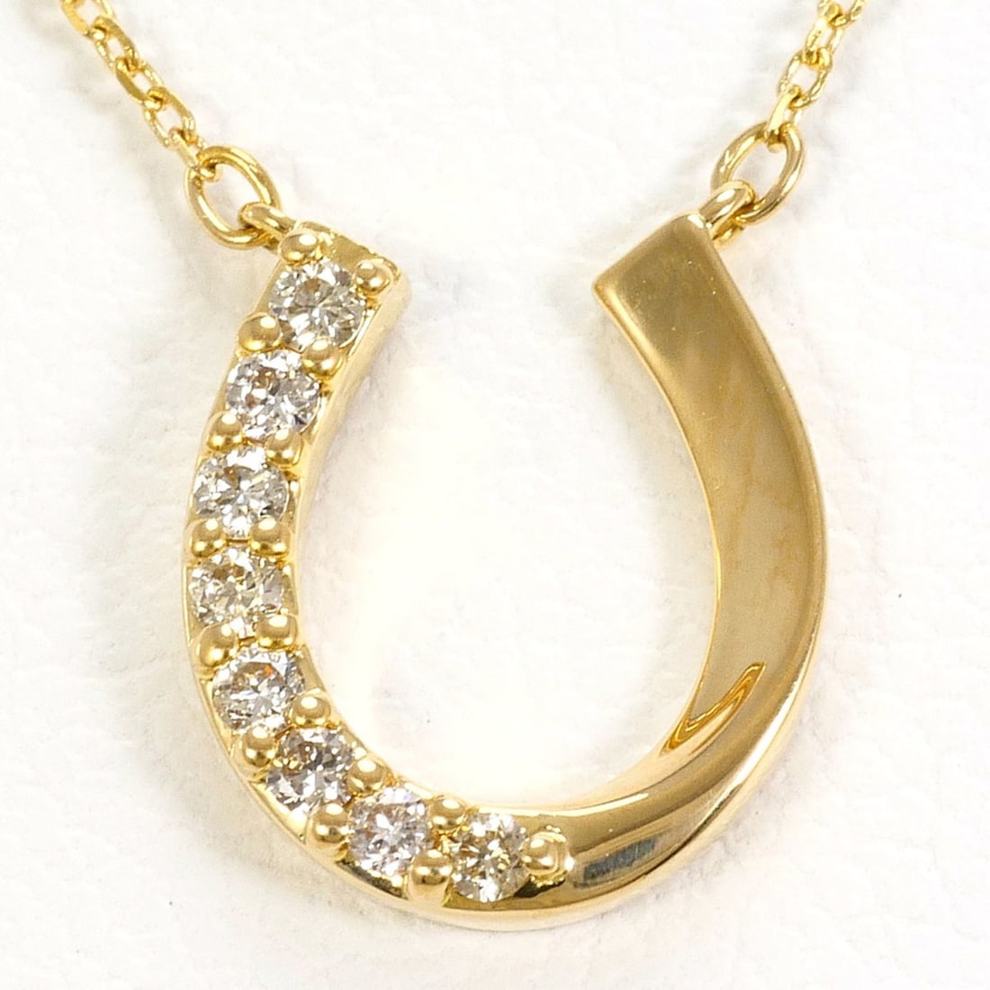 18K (18-karat) Yellow Gold Necklace with Diamond (carat weight not stamped), Total Weight 1.4g,: --- Catalog ---Category: SizeWeight: 1.4g / 0.04oz.Pendant Size: 10mm x 8mm / 0.39'' x 0.31''Neck Circumference: 41 cm / 16.14''Category: DesignColor: Yellow goldMetal: GoldStone: DiamondGender: Women
