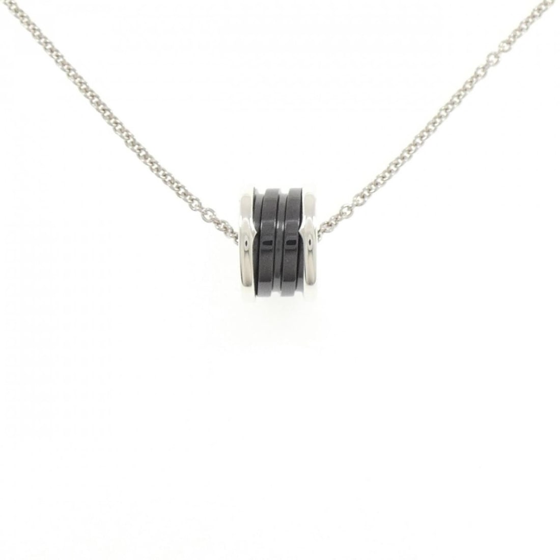 Bvlgari Save the Children necklace: --- Catalog ---Category: SizePendant Size: 14.7mm x 9.2mm / 0.57'' x 0.36''Neck Circumference: 39 cm - 46 cm / 15.35'' - 18.11''Category: DesignGender: WomenMaterial: Ceramic, Silver 925Pendant Type: