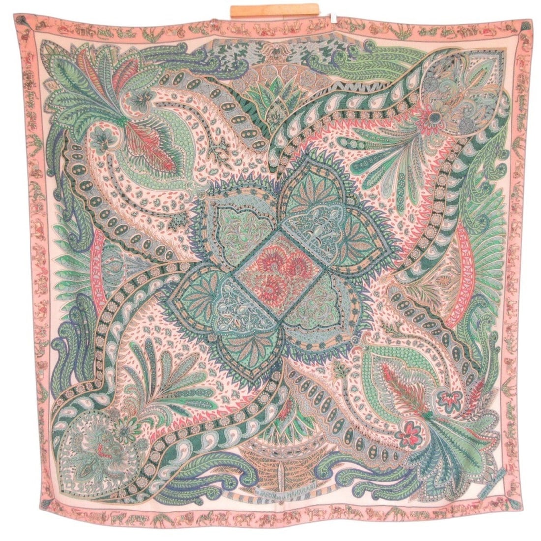 HERMES Carre Geant 140 LE JARDIN DE LA MAHARANI (The Garden of the Maharani) Cashmere Silk Large: --- Catalog ---Category: SizeSize (LxW): 1.36m x 1.36m / 53.54'' x 53.54''Category: DesignType: StoleColor: Multi-colorGender: WomenMaterial: Cashmere , Silk Category: GeneralBrand: Hermes--- Item Lis
