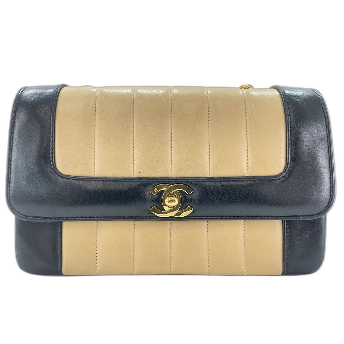 Chanel shoulder bag, beige: --- Catalog ---Category: SizeSize (HxWxD): 15cm x 22cm x 7cm / 5.9'' x 8.66'' x 2.75''Strap Length: 107cm / 42.12''Category: DesignType: Shoulder bagColor: BeigeGender: WomenCategory: GeneralBrand: Ch