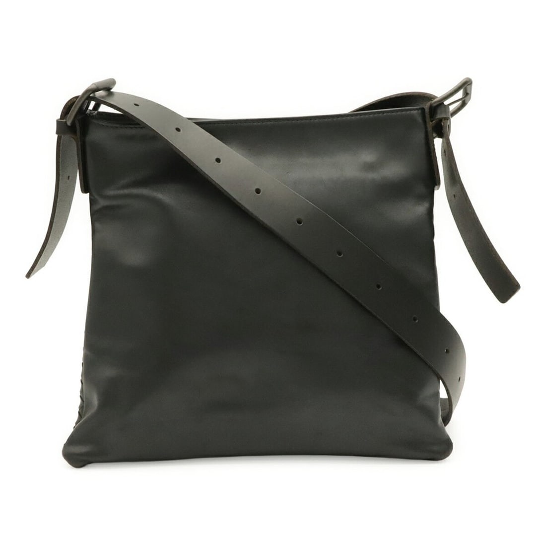 BOTTEGA VENETA Bottega Veneta Intrecciato Shoulder Bag Leather Black 172736: --- Catalog ---Category: SizeSize (HxWxD): 29.5cm x 32.5cm x 14cm / 11.61'' x 12.79'' x 5.51''Category: DesignType: Shoulder bagColor: BlackGender: Women,MenMaterial: Intrecciato Category: GeneralMPN: