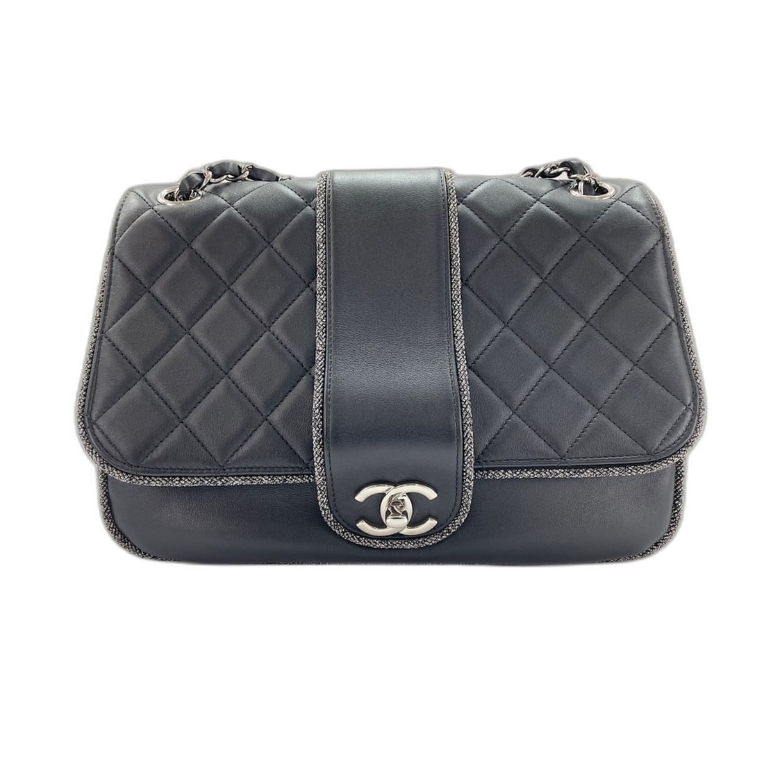 Chanel Matelassé Shoulder Bag, Black: --- Catalog ---Category: SizeSize (HxWxD): 20cm x 26cm x 6cm / 7.87'' x 10.23'' x 2.36''Category: DesignType: Shoulder bagColor: BlackGender: WomenCategory: GeneralBrand: Chanel--- Item List