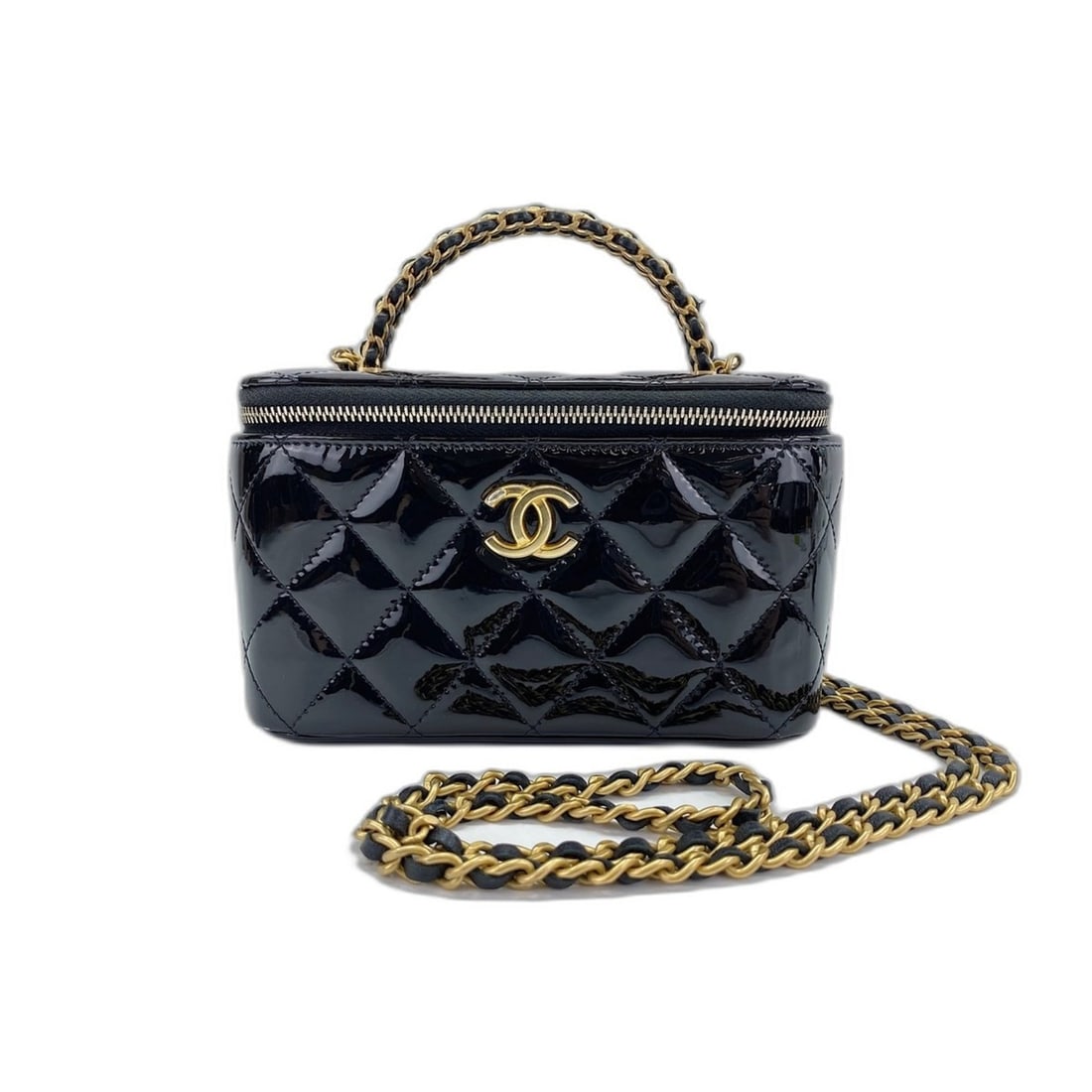 Chanel Matelassé Shoulder Bag, Black: --- Catalog ---Category: SizeSize (HxWxD): 9cm x 16cm x 8cm / 3.54'' x 6.29'' x 3.14''Category: DesignType: Shoulder bagColor: BlackGender: WomenCategory: GeneralBrand: Chanel--- Item List ---Section: