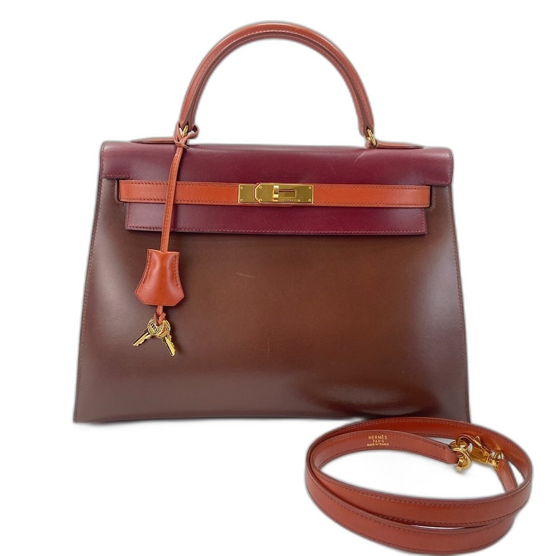 Hermes Kelly 32 Gold Hardware Box Calf Handbag Brown: --- Catalog ---Category: SizeSize (HxWxD): 22cm x 32cm x 12cm / 8.66'' x 12.59'' x 4.72''Category: DesignType: HandbagColor: BrownGender: WomenCategory: GeneralBrand: Hermes--- Item List ---Section: C