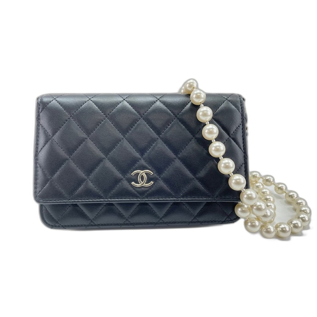 Chanel Matelassé Shoulder Bag, Black: --- Catalog ---Category: SizeSize (HxWxD): 11.5cm x 18cm x 3cm / 4.52'' x 7.08'' x 1.18''Category: DesignType: Shoulder bagColor: BlackGender: WomenCategory: GeneralBrand: Chanel--- Item List ---Secti