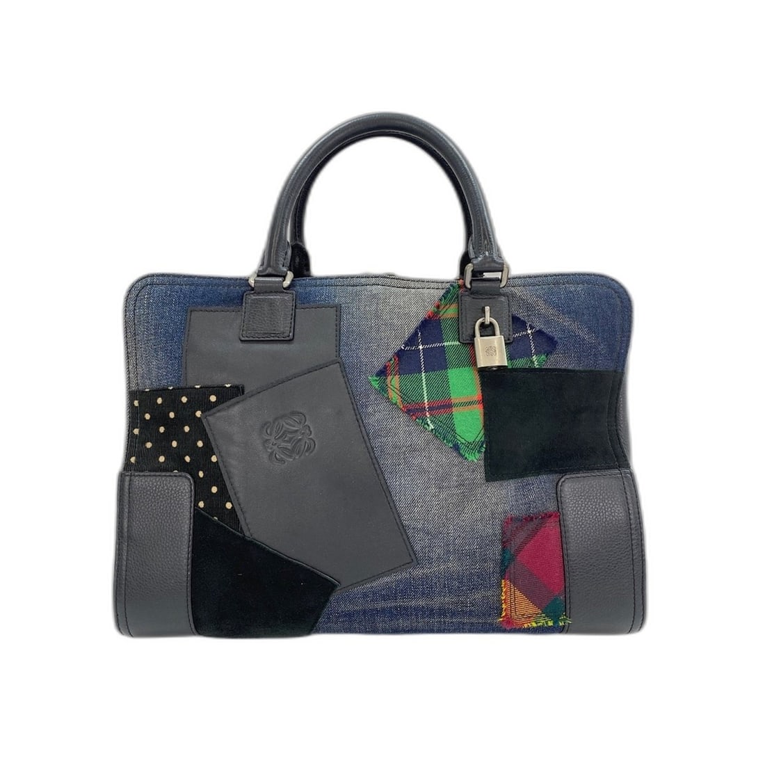 Loewe Amazona x Comme des Garçons collaboration Boston bag, navy.: --- Catalog ---Category: SizeSize (HxWxD): 26cm x 36cm x 17cm / 10.23'' x 14.17'' x 6.69''Category: DesignType: Boston bag, HandbagColor: NavyGender: Men,WomenCategory: GeneralBrand: Loewe--- Item