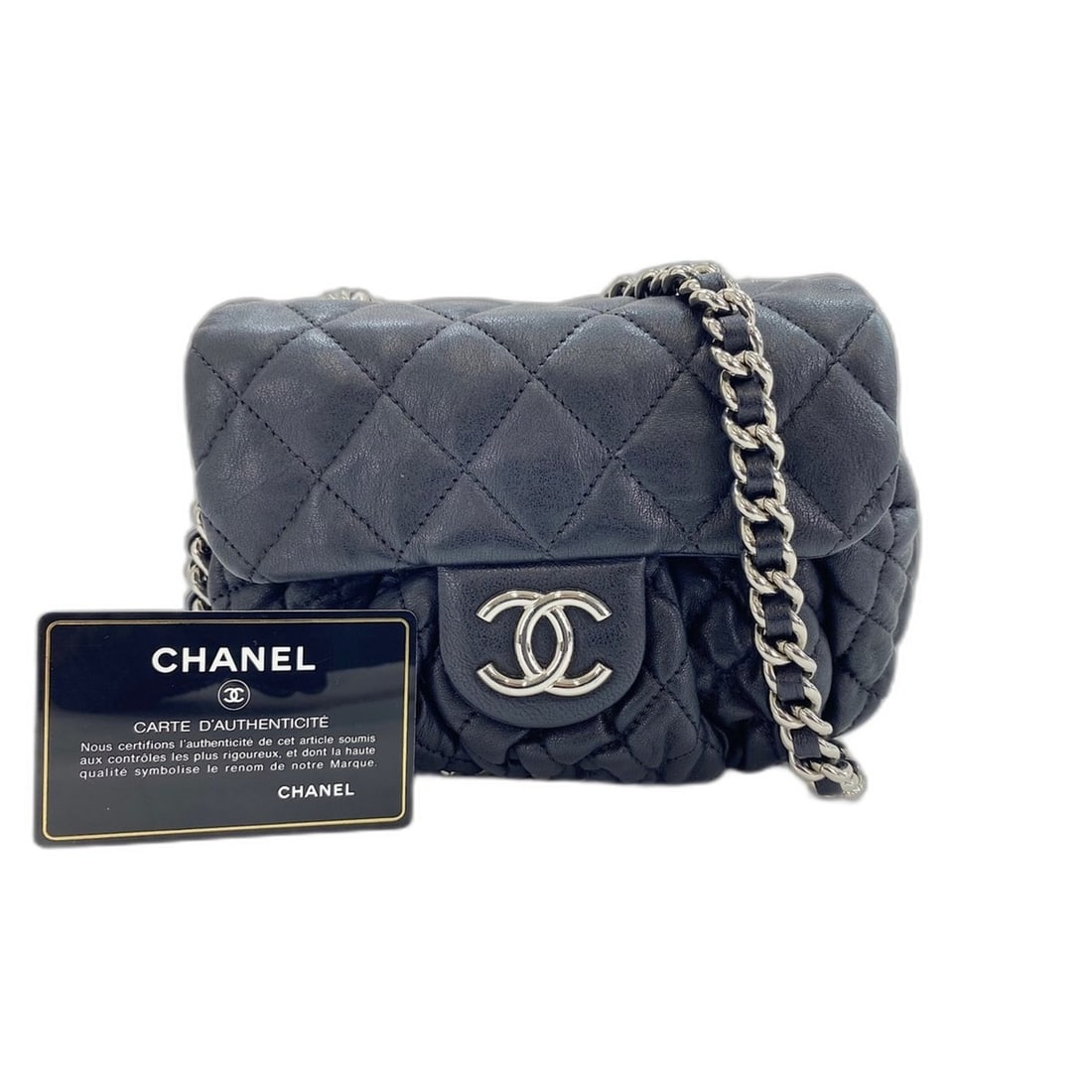 Chanel Matelassé Shoulder Bag, Black: --- Catalog ---Category: SizeSize (HxWxD): 15cm x 19cm x 5cm / 5.9'' x 7.48'' x 1.96''Category: DesignType: Shoulder bagColor: BlackGender: WomenCategory: GeneralBrand: Chanel--- Item List ---Section: