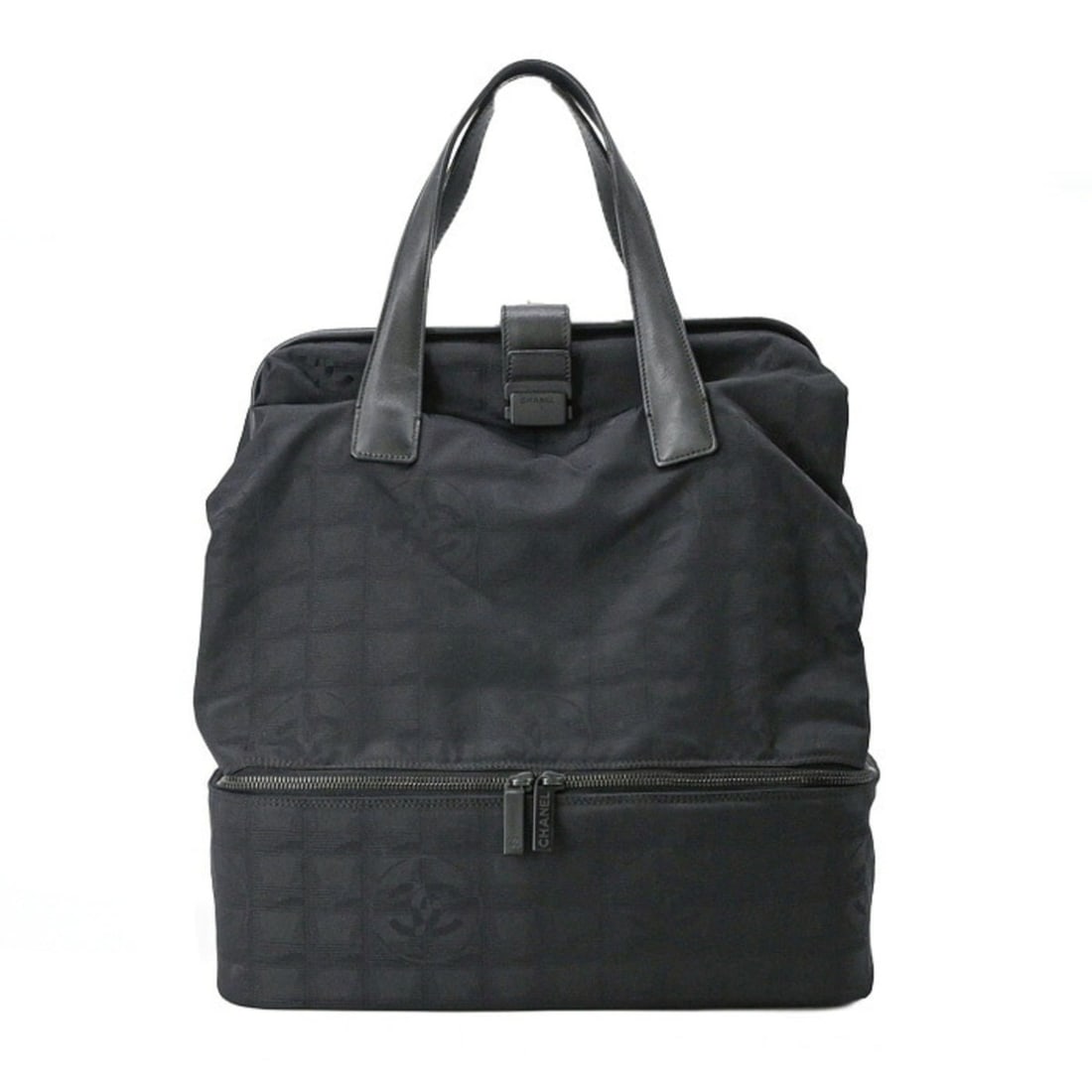 CHANEL New Travel Line Boston Bag for Women, Nylon Jacquard, Black, with original seal, A15960: --- Catalog ---Category: SizeSize (HxWxD): 36cm x 32cm x 20cm / 14.17'' x 12.59'' x 7.87''Category: DesignType: Boston bagColor: BlackGender: Women,MenMaterial: New Travel Line Category: GeneralBrand: