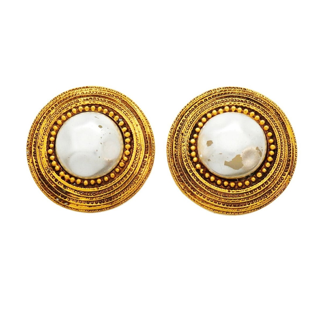 Chanel Circle Earrings, GP Plated, Faux Pearl, Gold, Women's: --- Catalog ---Category: SizeSize (HxWxD): 33.30mm x 33.10mm / 1.31'' x 1.30''Category: DesignType: Clip earringsColor: GoldGender: WomenMaterial: Gold platingCategory: GeneralBrand: Chanel--- Item Li