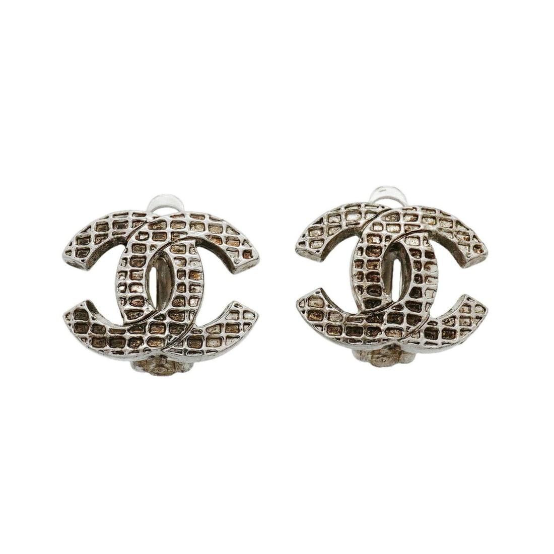 Chanel Earrings, Coco Mark, Metal, Silver, Women's: --- Catalog ---Category: SizeSize (HxWxD): 14.00mm x 18.30mm / 0.55'' x 0.72''Category: DesignType: Clip earringsColor: SilverGender: WomenMaterial: MetalCategory: GeneralBrand: Chanel--- Item List --