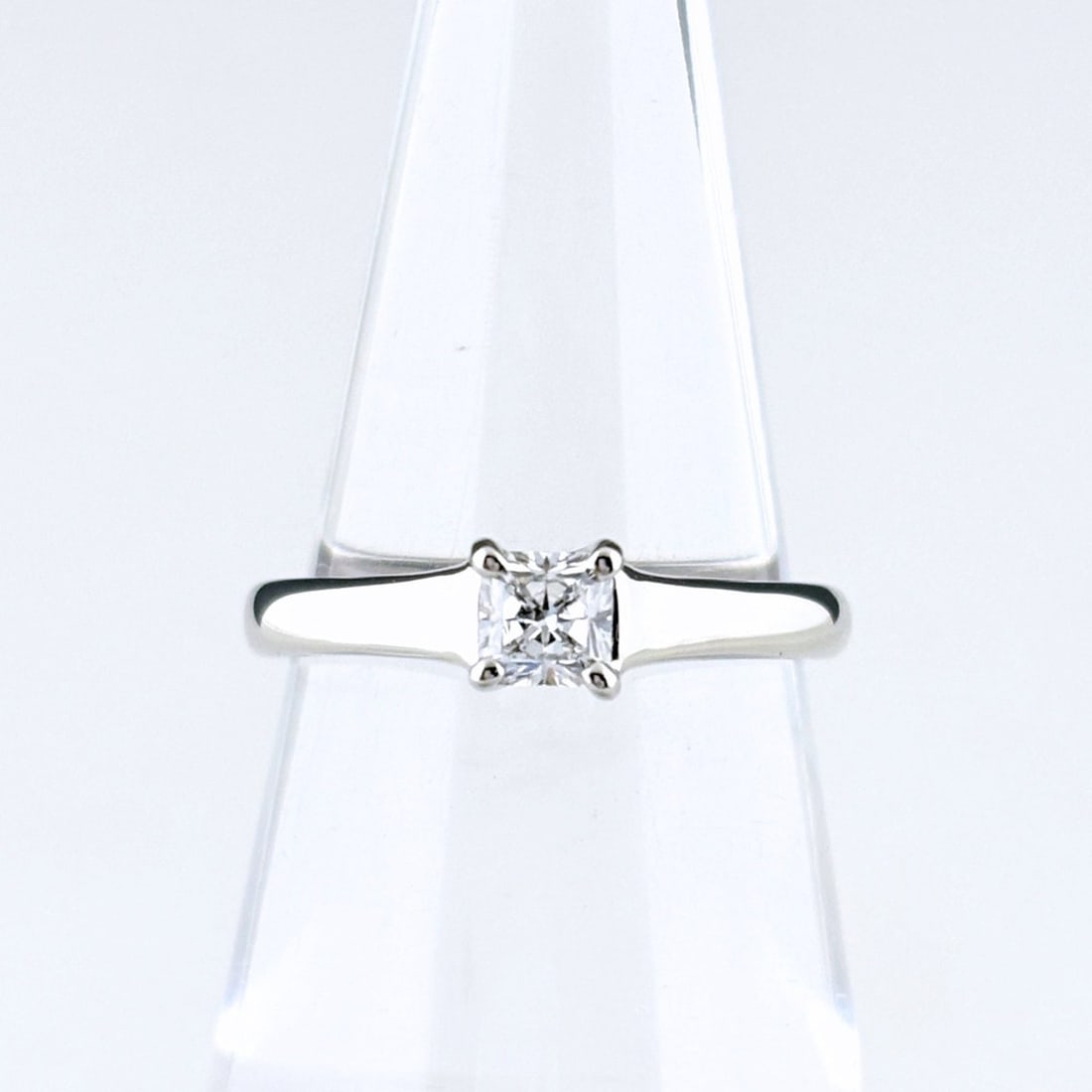 Tiffany & Co. Lucida Platinum Diamond Ring (Pt950) - Women's: --- Catalog ---Category: SizeJP Size: 6US Size: 3.5Category: DesignType: Band ringStone: DiamondGender: WomenMaterial: Platinum 950Weight (ct.): 0.26Category: GeneralBrand: Tiffany--- Item List ---Sec