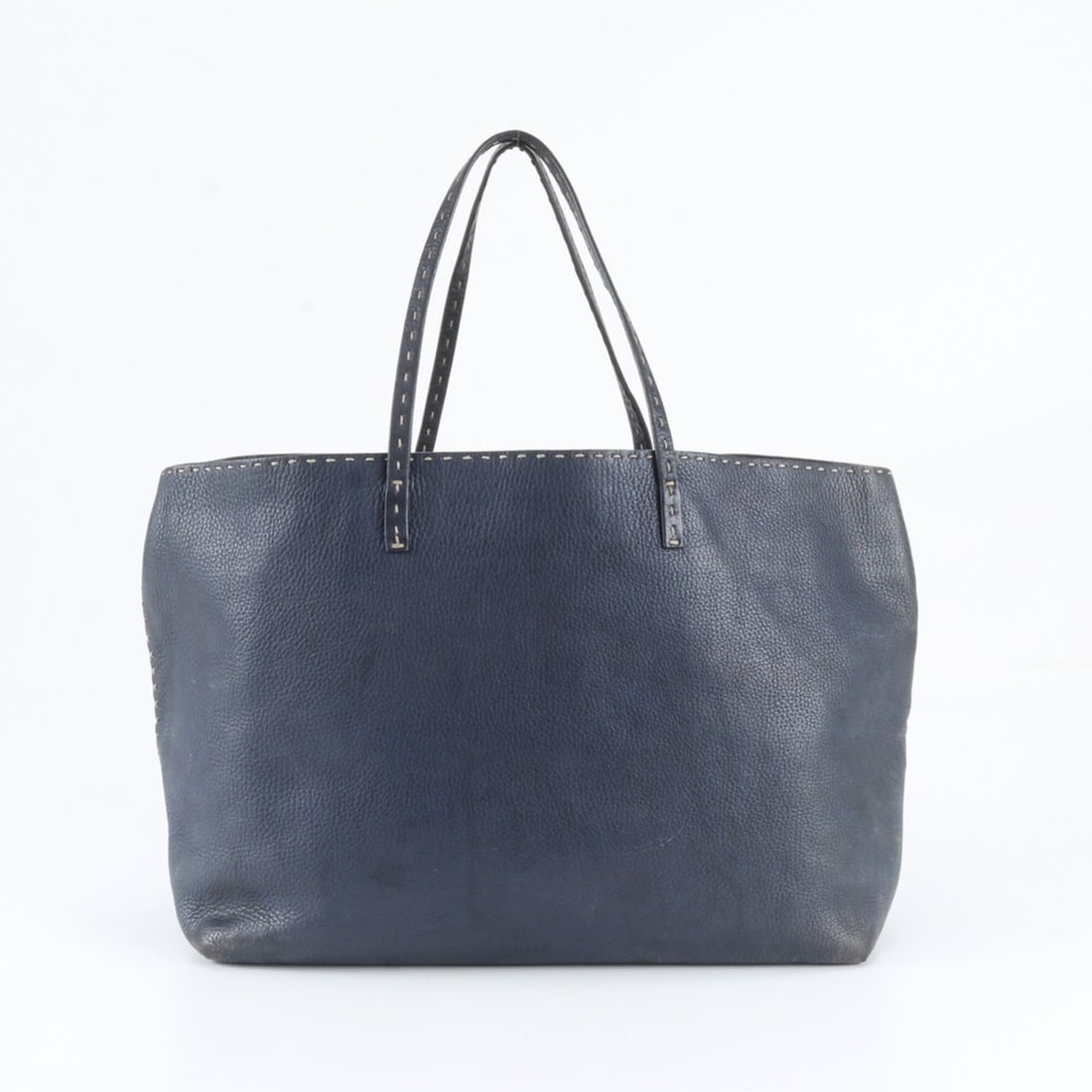 Fendi Selleria Calfskin Leather Tote Bag Shoulder Business for Men: --- Catalog ---Category: SizeSize (HxWxD): 26cm x 34cm x 15cm / 10.23'' x 13.38'' x 5.9''Category: DesignType: Shoulder bag, Tote bagColor: NavyGender: MenMaterial: Leather Leather/Fur Type: CalfskinC