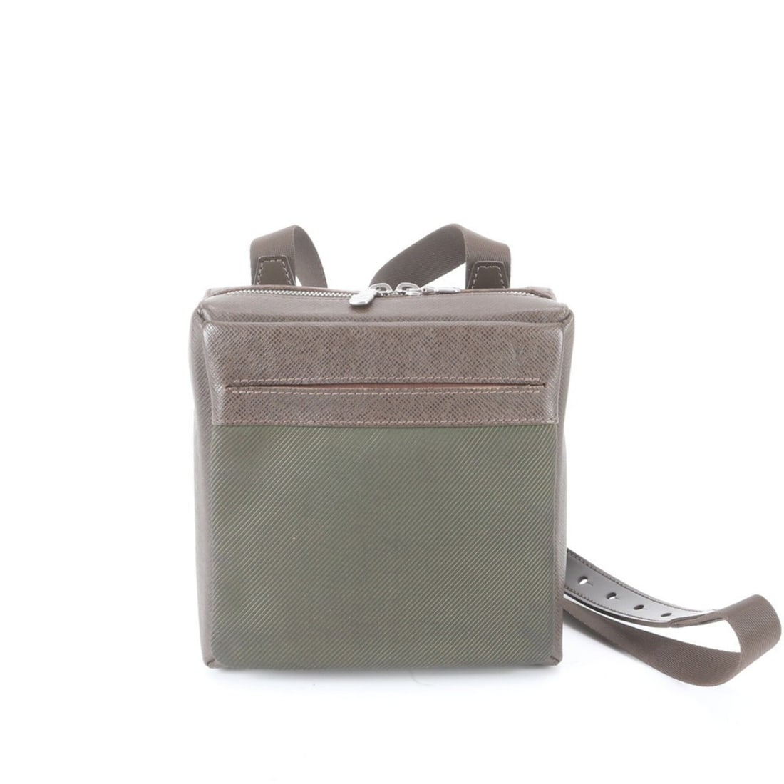 Louis Vuitton Taiga Sayan M30908 Leather Shoulder Bag Messenger Business for Men: --- Catalog ---Category: SizeSize (HxWxD): 19cm x 19cm x 6cm / 7.48'' x 7.48'' x 2.36''Category: DesignType: Messenger bag, Shoulder bagColor: GrizzlyGender: MenMaterial: Leather , Nylon Category: Gen