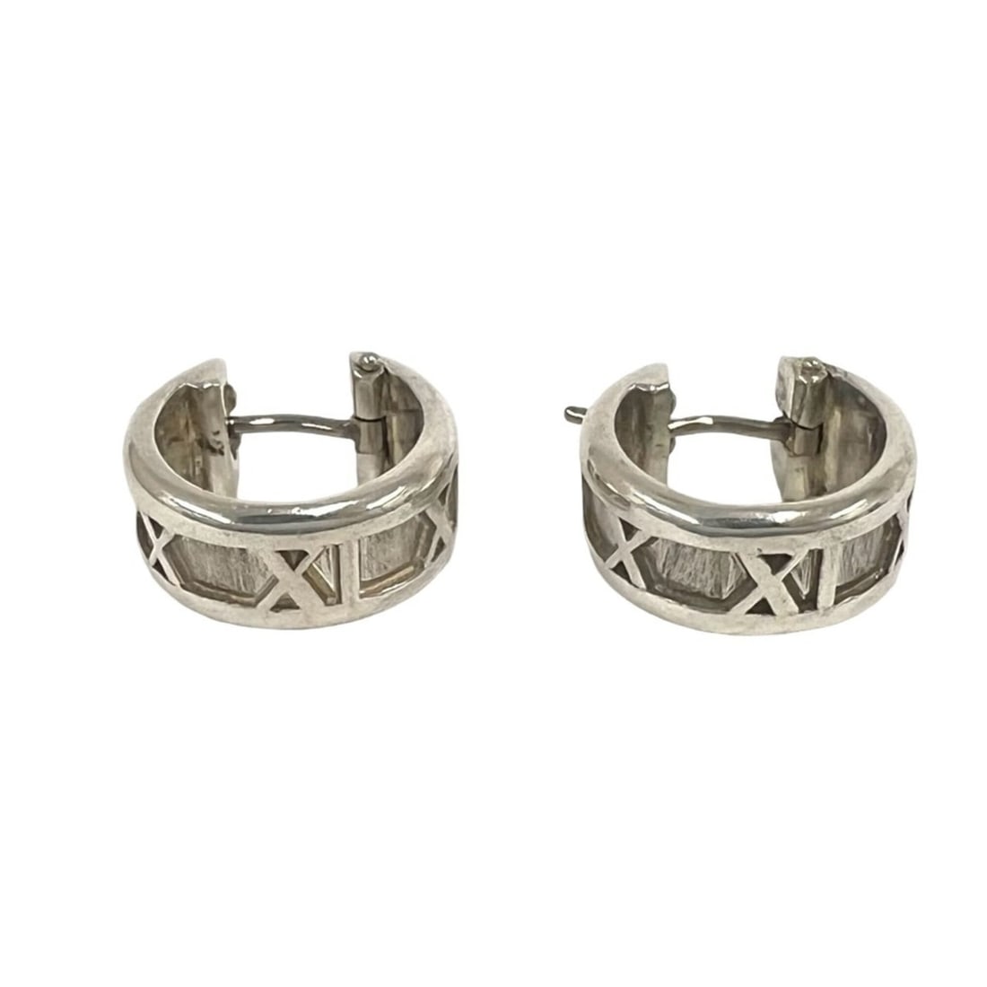 TIFFANY&Co. Tiffany Vintage Atlas Earrings, Sterling Silver 925, Accessory, Item No. 3041b: --- Catalog ---Category: SizeSize (HxWxD): 13.00mm x 13.00mm / 0.51'' x 0.51''Category: DesignType: Stud earringsColor: SilverGender: WomenMaterial: Silver 925Category: GeneralBrand: Tiffany--- Item L