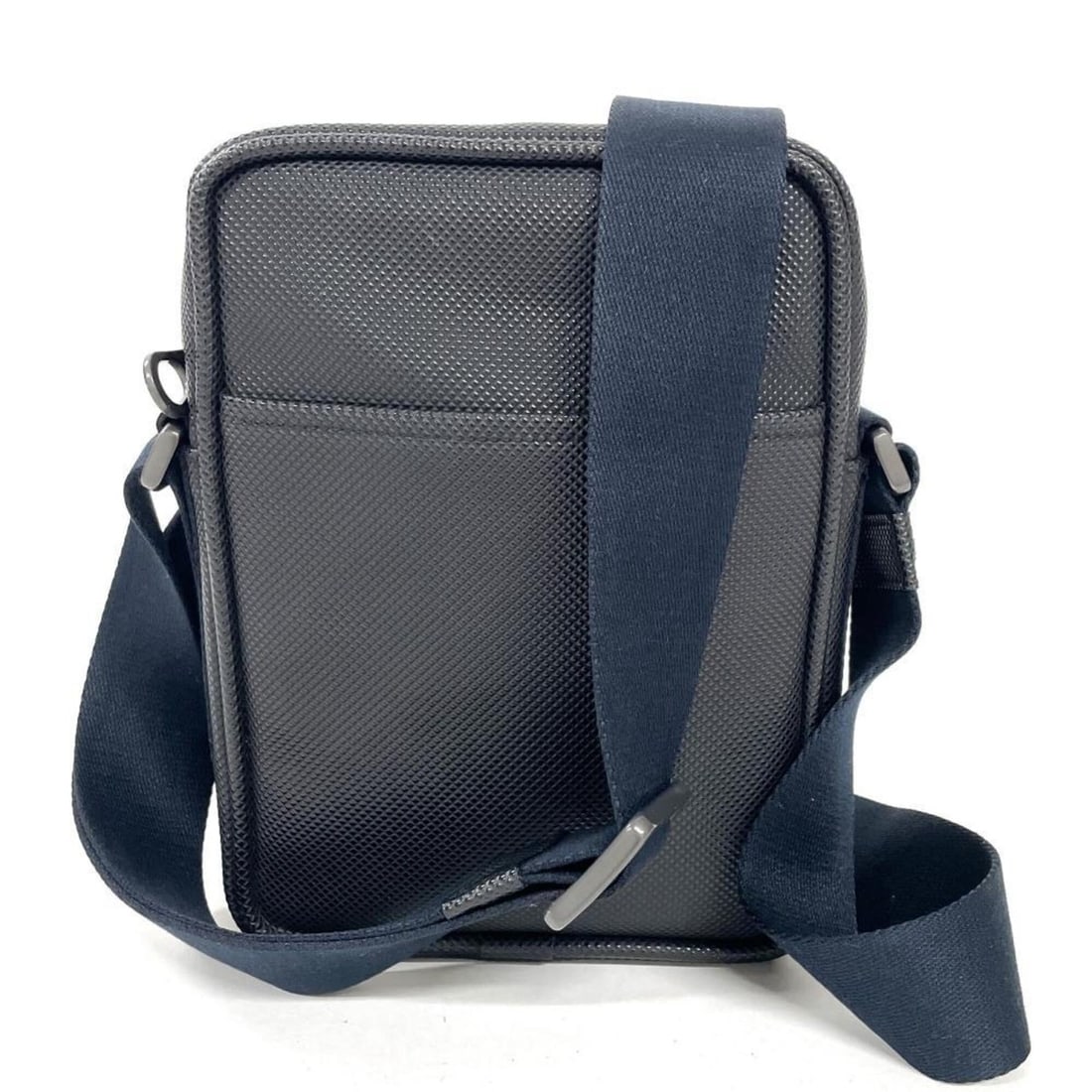 Bottega Veneta shoulder bag, coated canvas, black, men's.: --- Catalog ---Category: SizeSize (HxWxD): 21cm x 16cm x 6cm / 8.26'' x 6.29'' x 2.36''Category: DesignType: Shoulder bagColor: BlackGender: MenMaterial: Coated canvas Category: GeneralBrand: Bottega 