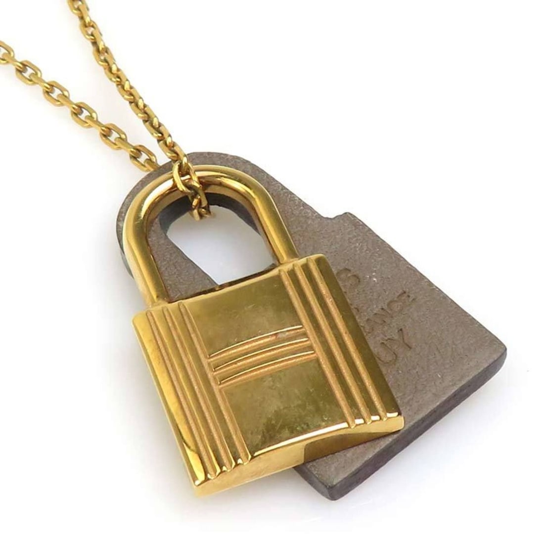 Hermes O'Kelly PM necklace, Veau Swift leather, Etoupe gold, 56786i: --- Catalog ---Category: SizePendant Size: 26mm x 15mm / 1.02'' x 0.59''Neck Circumference: 48 cm / 18.89''Category: DesignColor: Etoupe grayGender: WomenMaterial: Swift leatherNecklace Type: Necklace