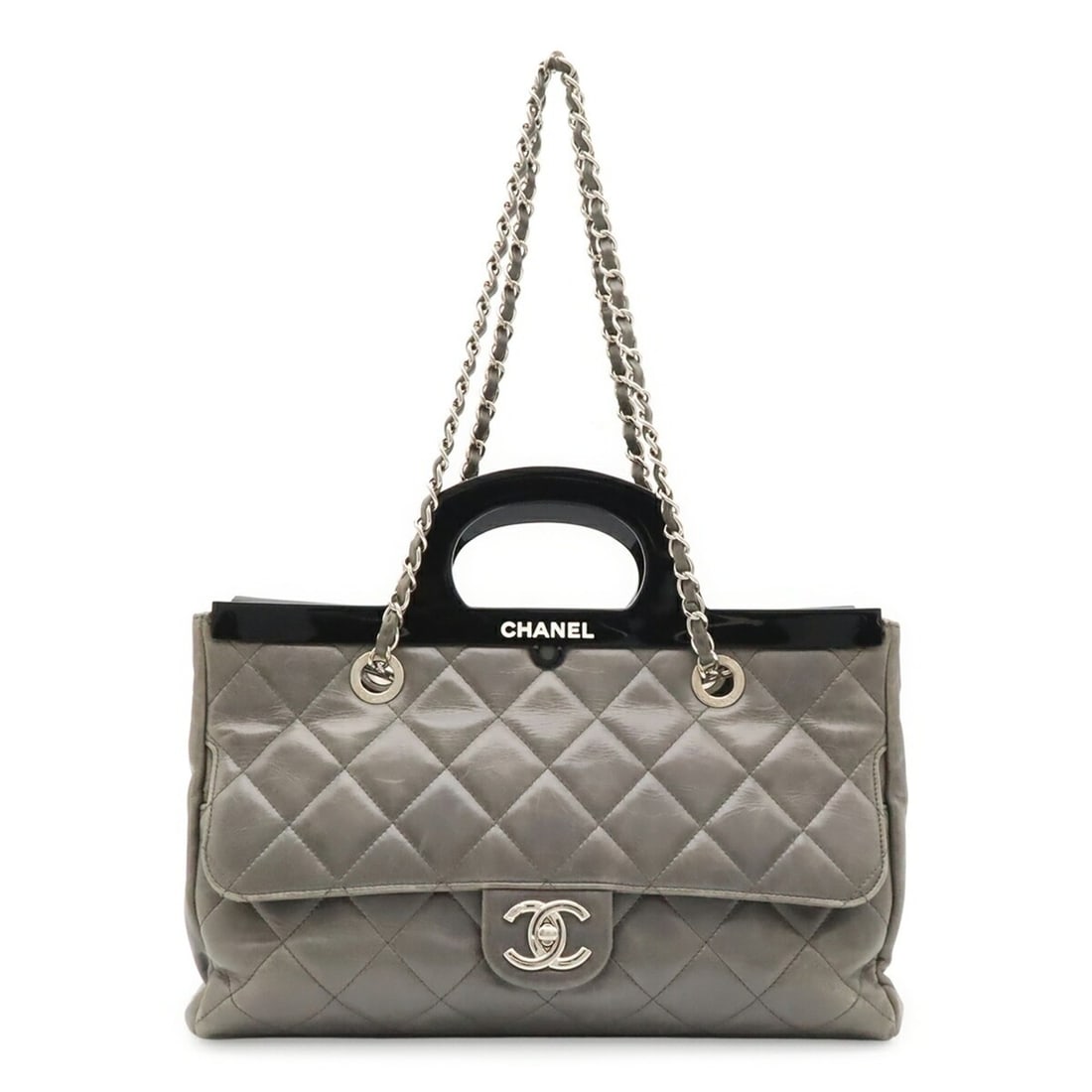 CHANEL Matelassé CC Delivery Handbag Chain Shoulder Bag Calfskin Gray Black A92580: --- Catalog ---Category: SizeSize (HxWxD): 21cm x 31.5cm x 12.5cm / 8.26'' x 12.4'' x 4.92''Category: DesignType: Handbag, Shoulder bagColor: Black, GrayGender: WomenMaterial: Leather Category: Genera