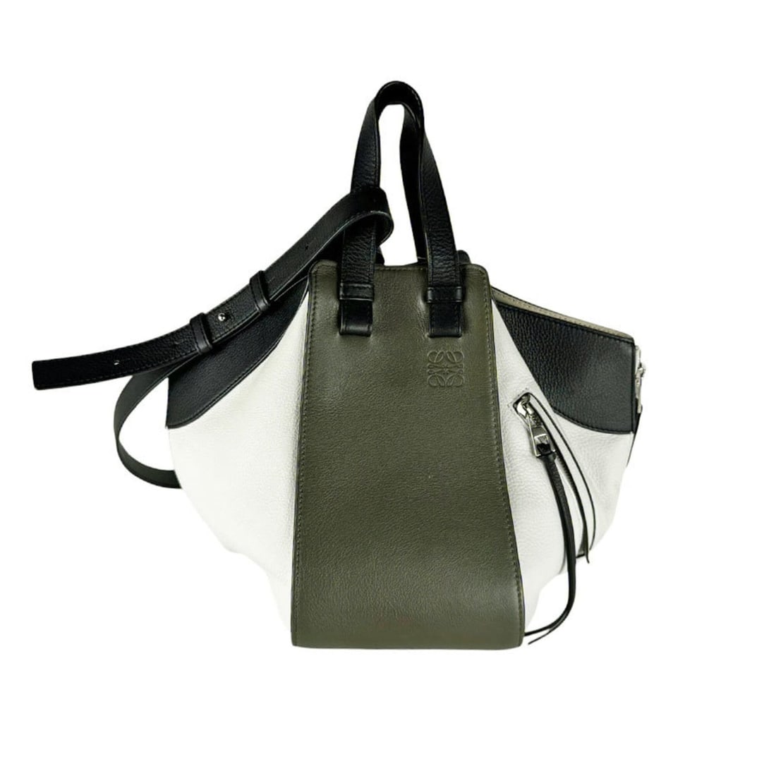 Loewe Hammock Leather Shoulder Bag/Handbag (Khaki, White, Black) - Women's (z10718): --- Catalog ---Category: SizeSize (HxWxD): 25cm x 35cm x 25cm / 9.84'' x 13.77'' x 9.84''Category: DesignType: Handbag, Shoulder bagColor: Black, Khaki, WhiteGender: WomenMaterial: Leather Category: G