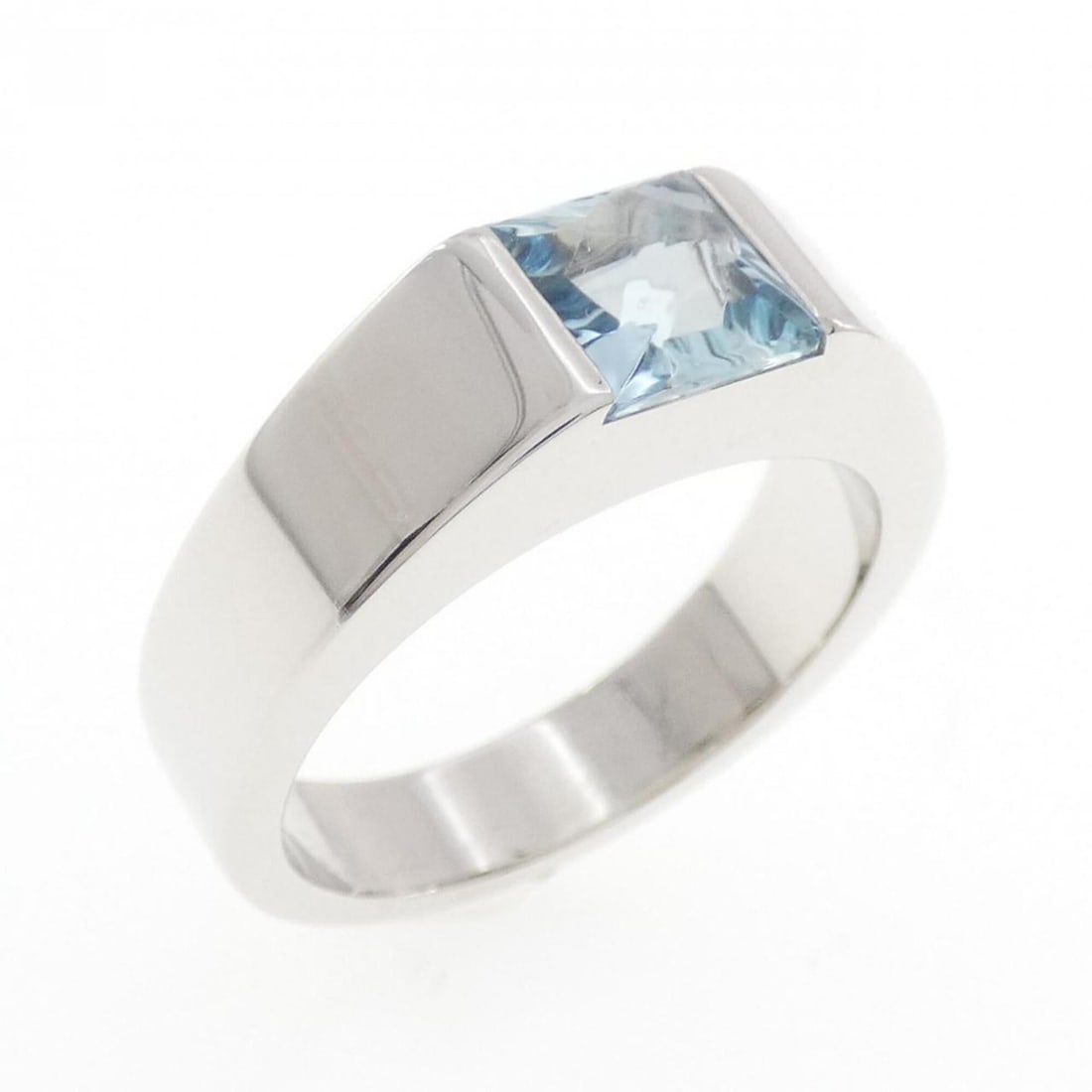 Cartier Tank Ring: --- Catalog ---Category: SizeUS Size: 6.5Brand Size: 53Category: DesignType: Band ringGender: WomenMaterial: White gold (18K)Category: GeneralBrand: Cartier--- Item List ---Section: ConditionRanking: