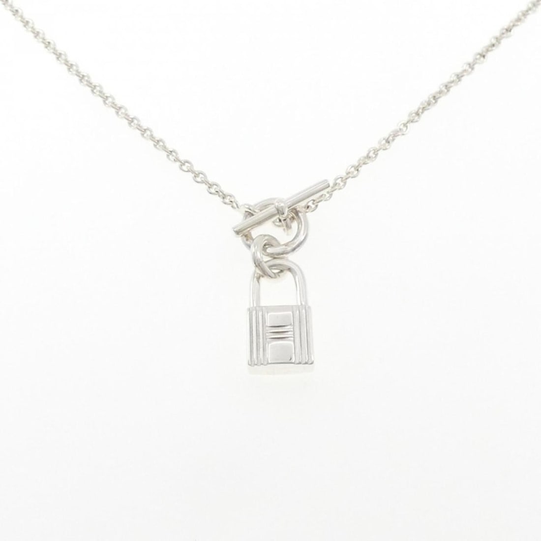 Hermes Amulette Cadena Necklace: --- Catalog ---Category: SizePendant Size: 30.3mm x 10mm / 1.19'' x 0.39''Neck Circumference: 40 cm / 15.74''Category: DesignGender: WomenMaterial: Silver 925Necklace Type: NecklaceCategory: