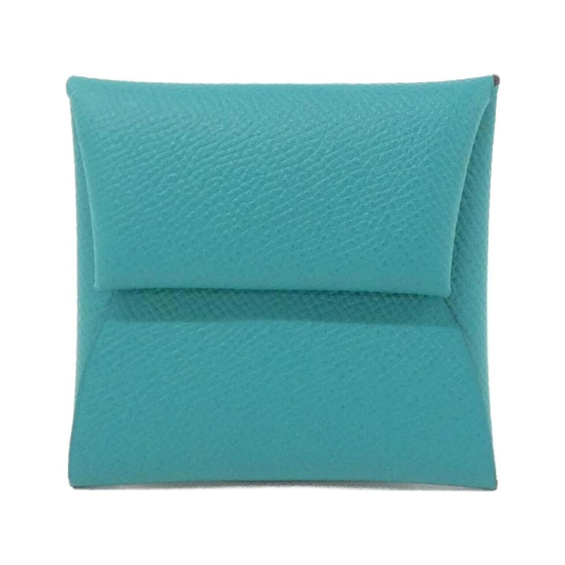 Hermes Bastia 041054CK Wallet/Coin Case: --- Catalog ---Category: SizeSize (HxWxD): 8cm x 9cm x 1cm / 3.14'' x 3.54'' x 0.39''Category: DesignType: Coin purse/coin caseColor: Blue paonGender: Women,MenMaterial: Epsom leather Category: