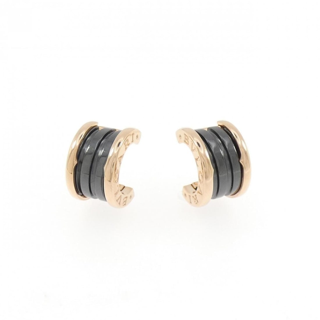 Bvlgari B.zero1 Earrings: --- Catalog ---Category: SizeSize (HxWxD): 14.70mm x 9.50mm / 0.58'' x 0.37''Category: DesignType: Stud earringsGender: WomenMaterial: Ceramic, Pink gold (18K)Category: GeneralBrand: Bvlgari--- Item
