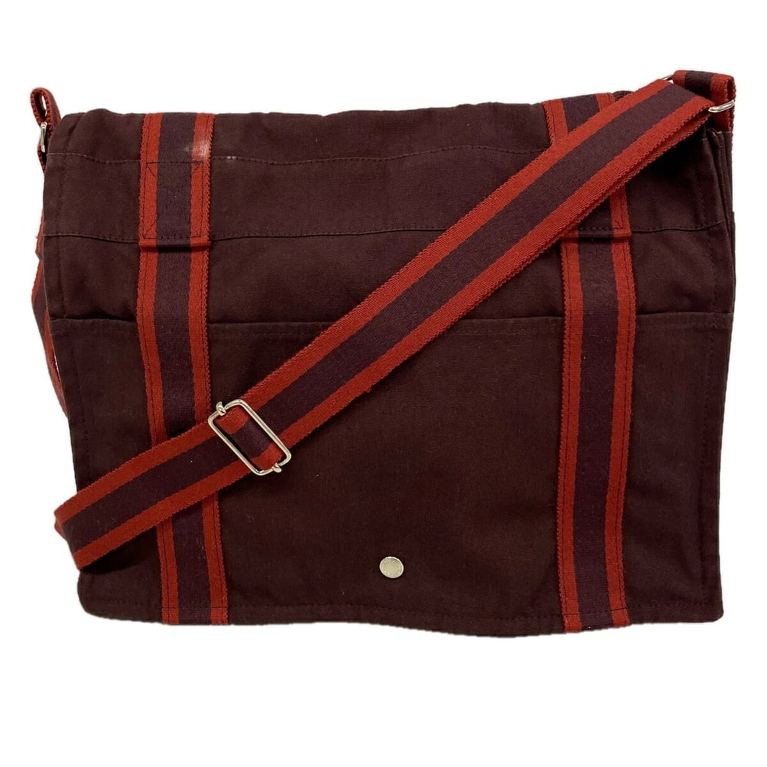 Hermes Fourre-Tout Bassas MM Canvas Shoulder Bag, Bordeaux, Men's & Women's: --- Catalog ---Category: SizeSize (HxWxD): 32cm x 40cm x 8.5cm / 12.59'' x 15.74'' x 3.34''Category: DesignType: Shoulder bagColor: BordeauxGender: Men,WomenMaterial: Canvas Hardware Color: SilverCate