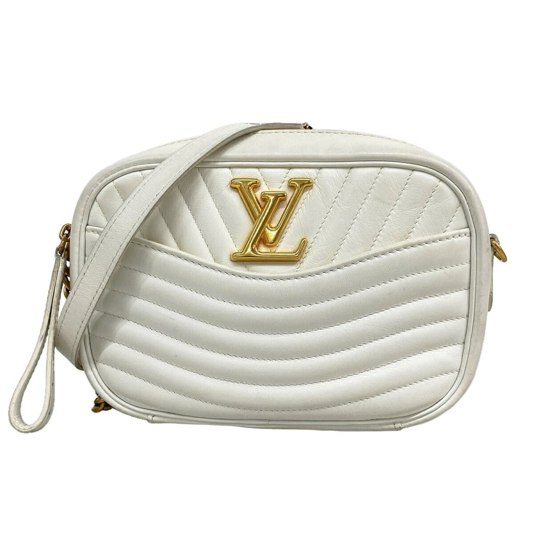 Louis Vuitton Shoulder Bag New Wave Camera M53863 Snow Ladies OP020186: --- Catalog ---Category: SizeSize (HxWxD): 15cm x 19cm x 5.5cm / 5.9'' x 7.48'' x 2.16''Category: DesignType: Shoulder bagColor: WhiteGender: WomenCategory: GeneralMPN: M53863Brand: Louis Vuitton--- I