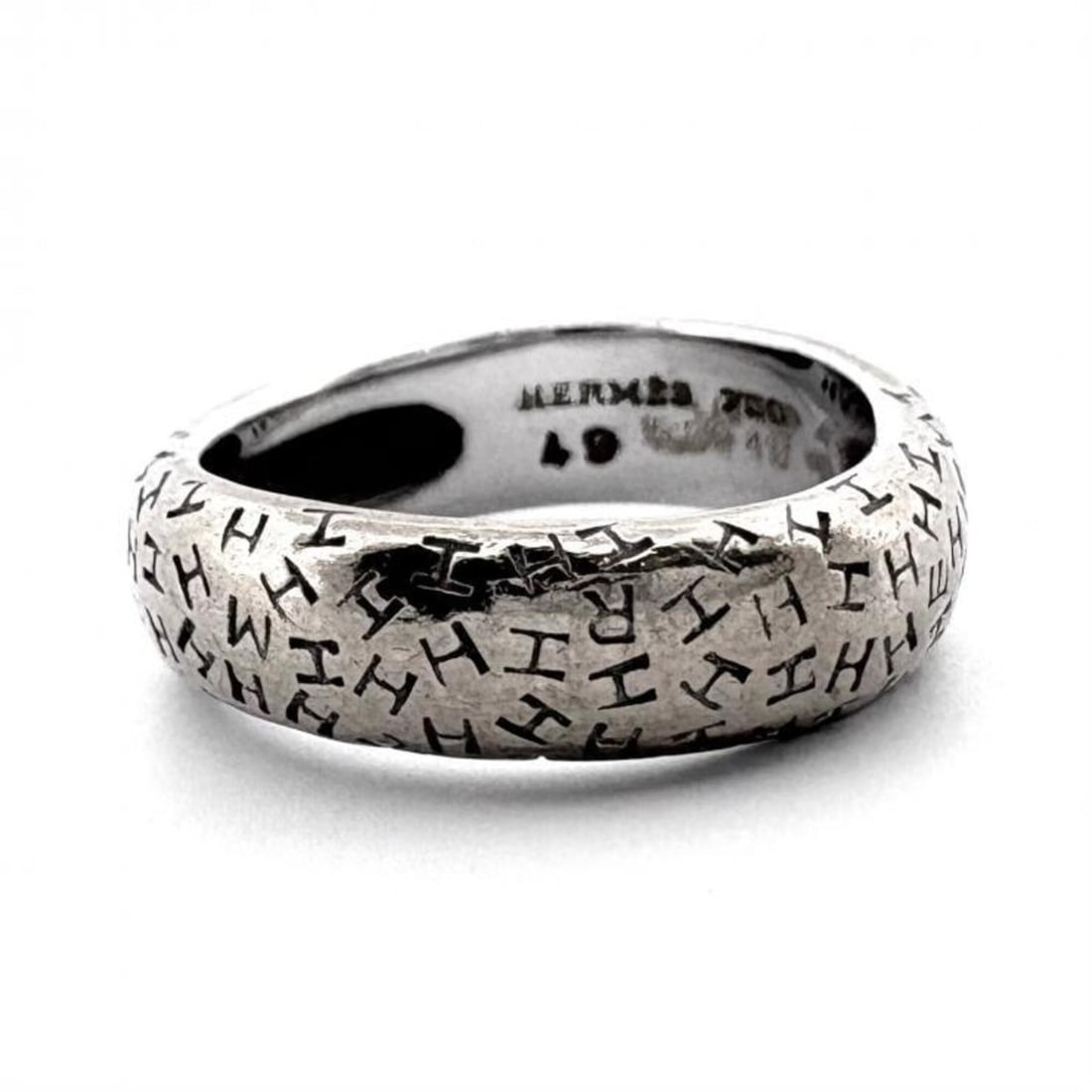 Hermes K18WG Toubou Ring, White Gold, H Logo: --- Catalog ---Category: SizeJP Size: 8.5US Size: 4.5Category: DesignType: Band ringColor: SilverGender: WomenMaterial: White gold (18K)Category: GeneralBrand: Hermes--- Item List ---Section: Conditio
