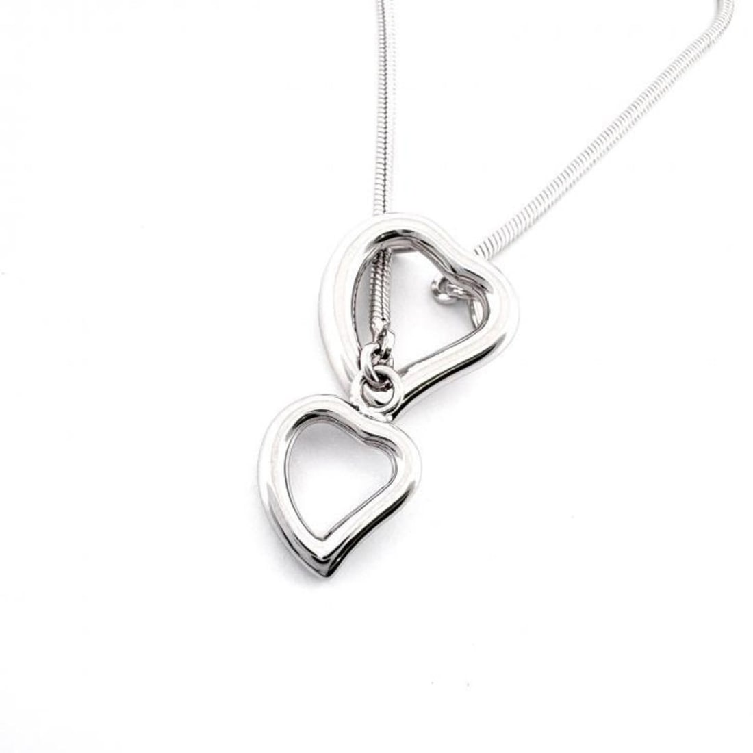 Yves Saint Laurent necklace: --- Catalog ---Category: SizeNeck Circumference: 60 cm / 23.62''Category: DesignGender: WomenMaterial: Silver 925Necklace Type: NecklaceCategory: GeneralBrand: Yves Saint Laurent--- Item List ---Secti