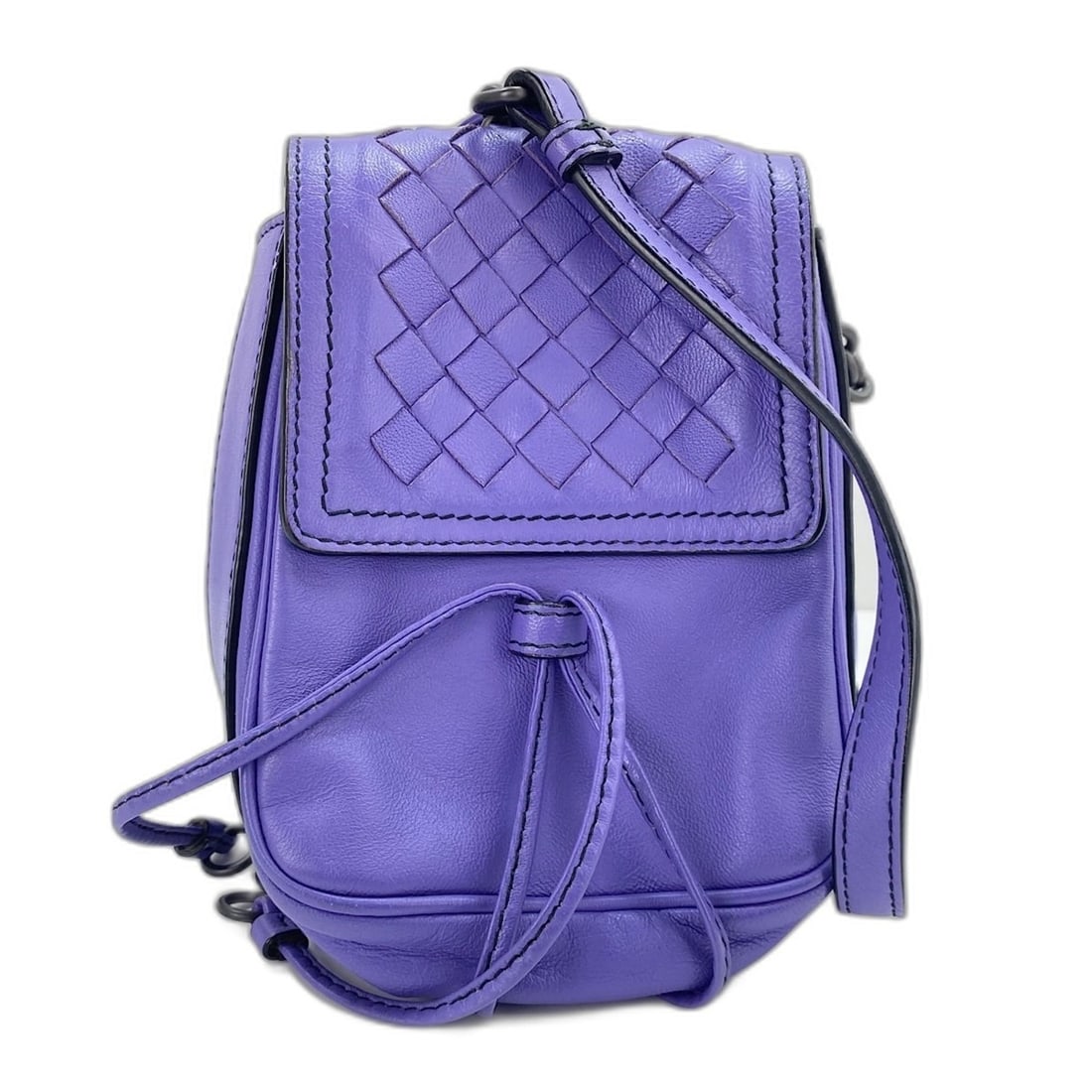 BOTTEGA VENETA Intrecciato Shoulder Bag, Purple: --- Catalog ---Category: SizeSize (HxWxD): 17cm x 12cm x 16cm / 6.69'' x 4.72'' x 6.29''Category: DesignType: Shoulder bagColor: PurpleGender: WomenCategory: GeneralBrand: Bottega Veneta--- Item List 