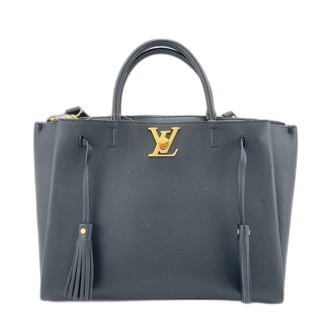 LOUIS VUITTON Lockmeet Tote Bag, Black: --- Catalog ---Category: SizeSize (HxWxD): 25cm x 37cm x 15cm / 9.84'' x 14.56'' x 5.9''Category: DesignType: Tote bagColor: BlackGender: WomenCategory: GeneralBrand: Louis Vuitton--- Item List