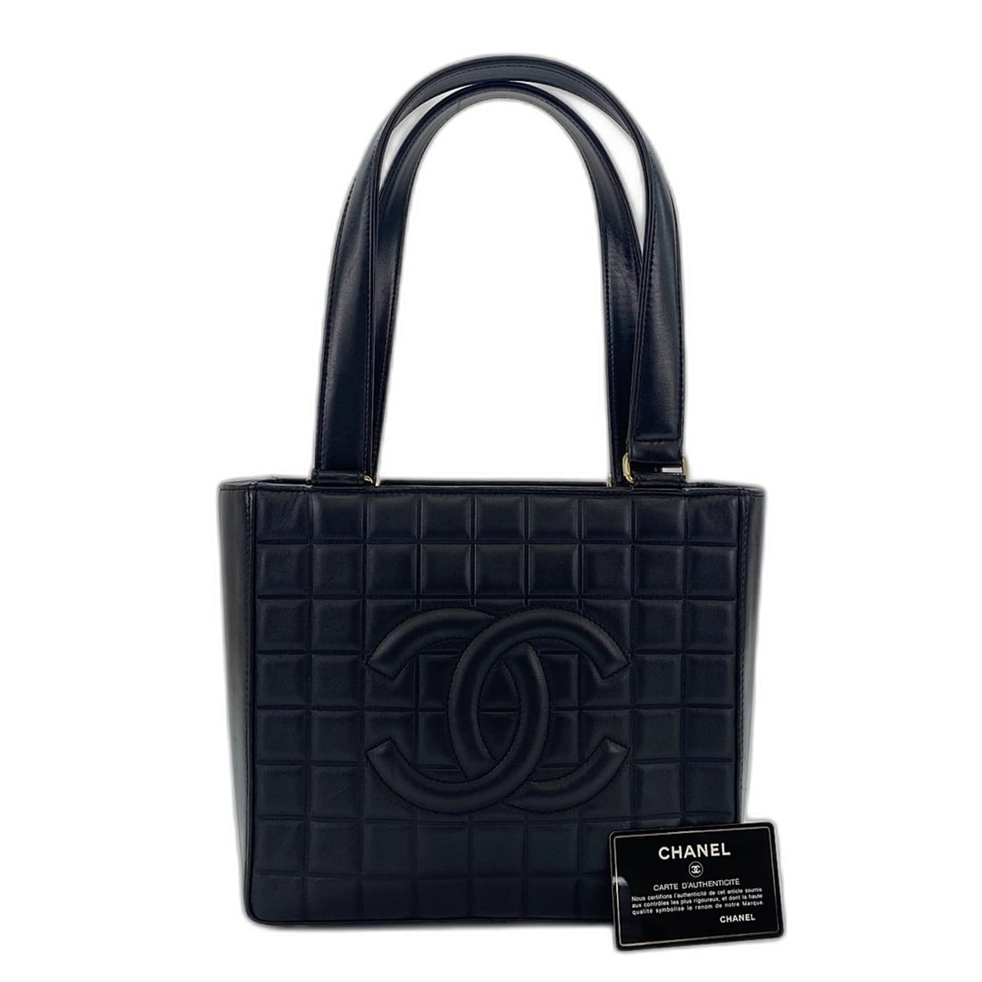CHANEL Chocolate Bar Tote Bag, Black: --- Catalog ---Category: SizeSize (HxWxD): 21.5cm x 24cm x 8cm / 8.46'' x 9.44'' x 3.14''Category: DesignType: Tote bagColor: BlackGender: WomenCategory: GeneralBrand: Chanel--- Item List ---Section: 