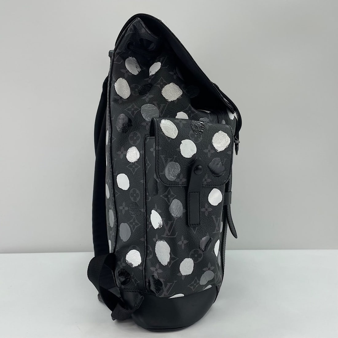 LOUIS VUITTON Christopher MM Backpack, Black - 4