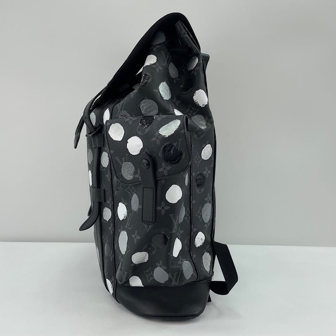 LOUIS VUITTON Christopher MM Backpack, Black - 5