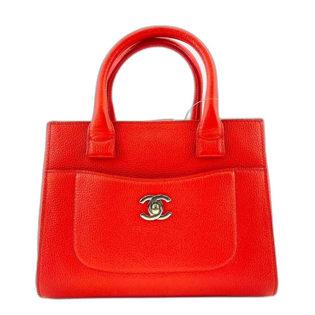CHANEL Neo Executive Mini Handbag Orange: --- Catalog ---Category: SizeSize (HxWxD): 17cm x 22cm x 9cm / 6.69'' x 8.66'' x 3.54''Category: DesignType: HandbagColor: OrangeGender: WomenCategory: GeneralBrand: Chanel--- Item List ---Section: Co