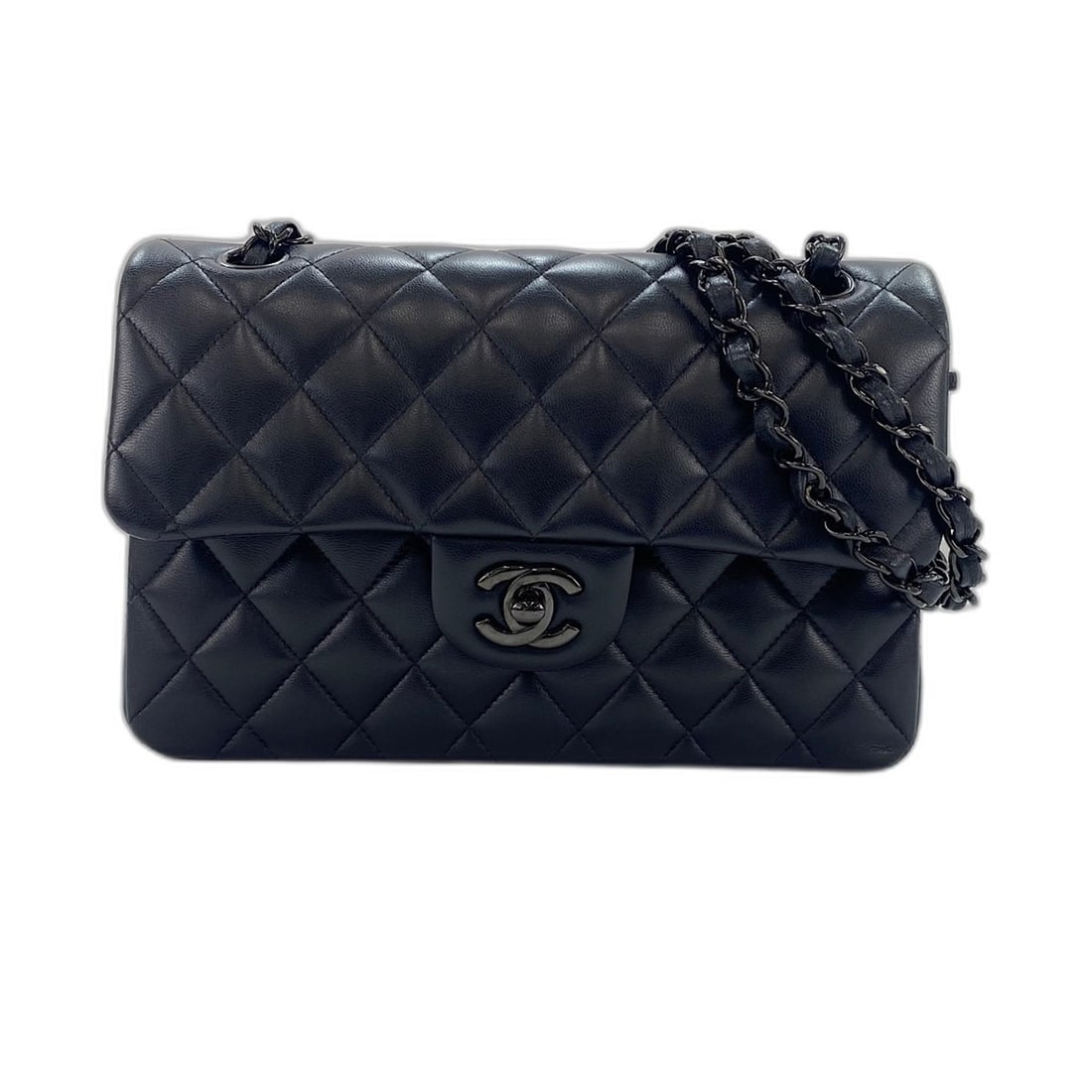 CHANEL Matelassé 23 Shoulder Bag, Black: --- Catalog ---Category: SizeSize (HxWxD): 14cm x 23cm x 6.5cm / 5.51'' x 9.05'' x 2.55''Category: DesignType: Shoulder bagColor: BlackGender: WomenCategory: GeneralBrand: Chanel--- Item List ---Secti
