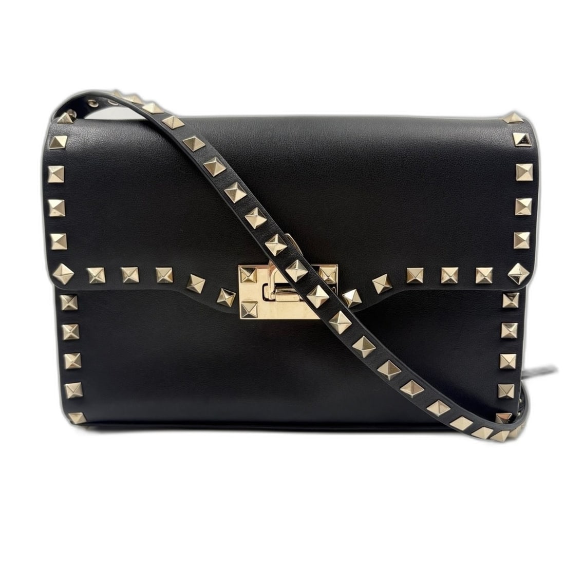 VALENTINO Rockstud Studded Shoulder Bag, Black: --- Catalog ---Category: SizeSize (HxWxD): 16cm x 23cm x 5cm / 6.29'' x 9.05'' x 1.96''Category: DesignType: Shoulder bagColor: BlackGender: WomenCategory: GeneralBrand: Valentino--- Item List ---Sect