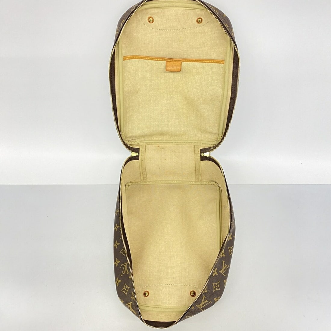 Louis Vuitton Monogram Excursion handbag, brown, for women. - 4