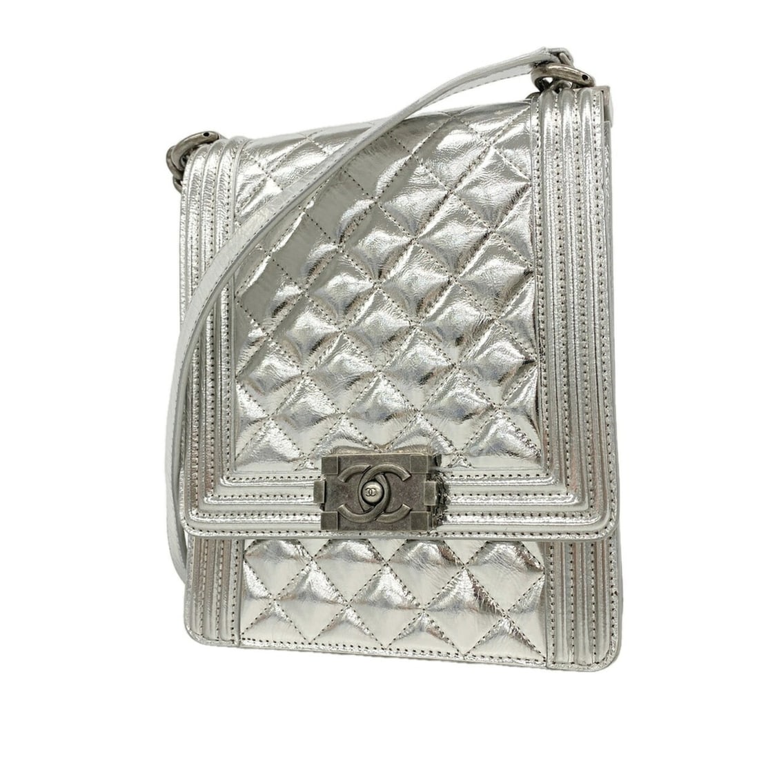 Chanel Boy Chain Shoulder Bag, Lambskin, Silver, Women's: --- Catalog ---Category: SizeSize (HxWxD): 20cm x 16cm x 5cm / 7.87'' x 6.29'' x 1.96''Category: DesignType: Shoulder bagColor: SilverGender: WomenMaterial: Leather Hardware Color: SilverLeather/Fur T