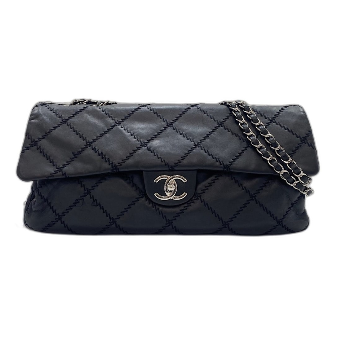 CHANEL Shoulder Bag, Black: --- Catalog ---Category: SizeSize (HxWxD): 18cm x 35cm x 4cm / 7.08'' x 13.77'' x 1.57''Strap Length: 70cm / 27.55''Category: DesignType: Shoulder bagColor: BlackGender: WomenCategory: GeneralBrand: C