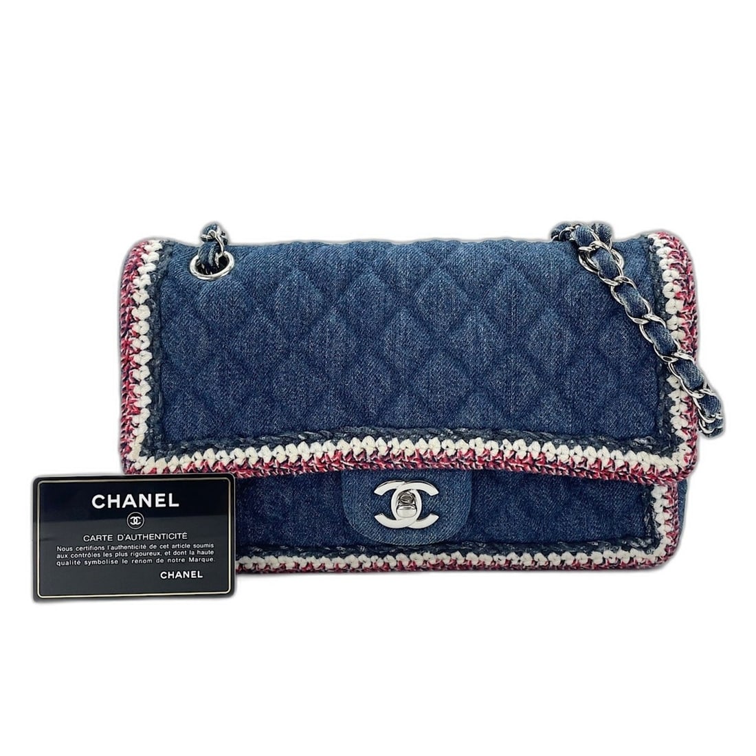CHANEL Matelassé Shoulder Bag, Navy: --- Catalog ---Category: SizeSize (HxWxD): 15.5cm x 25cm x 6.5cm / 6.1'' x 9.84'' x 2.55''Strap Length: 50cm / 19.68''Category: DesignType: Shoulder bagColor: NavyGender: WomenCategory: GeneralLine: M
