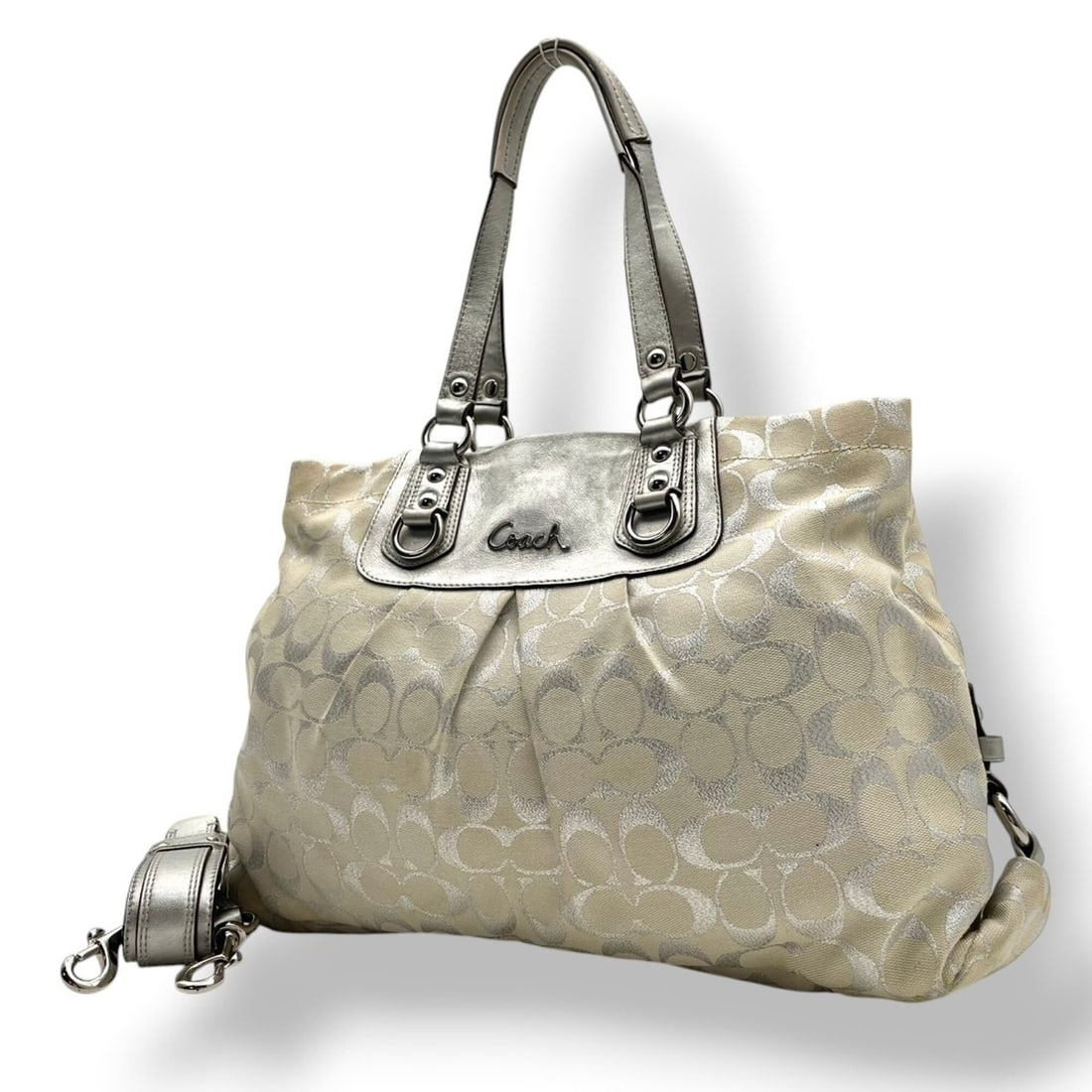 Coach Signature Shoulder Bag, Tote Handbag, Crossbody Canvas and Leather, Ivory Silver, Women's,: --- Catalog ---Category: SizeSize (HxWxD): 24cm x 40cm x 10cm / 9.44'' x 15.74'' x 3.93''Category: DesignType: Handbag, Shoulder bag, Tote bagColor: Ivory, SilverGender: WomenMaterial: Canvas , Leathe