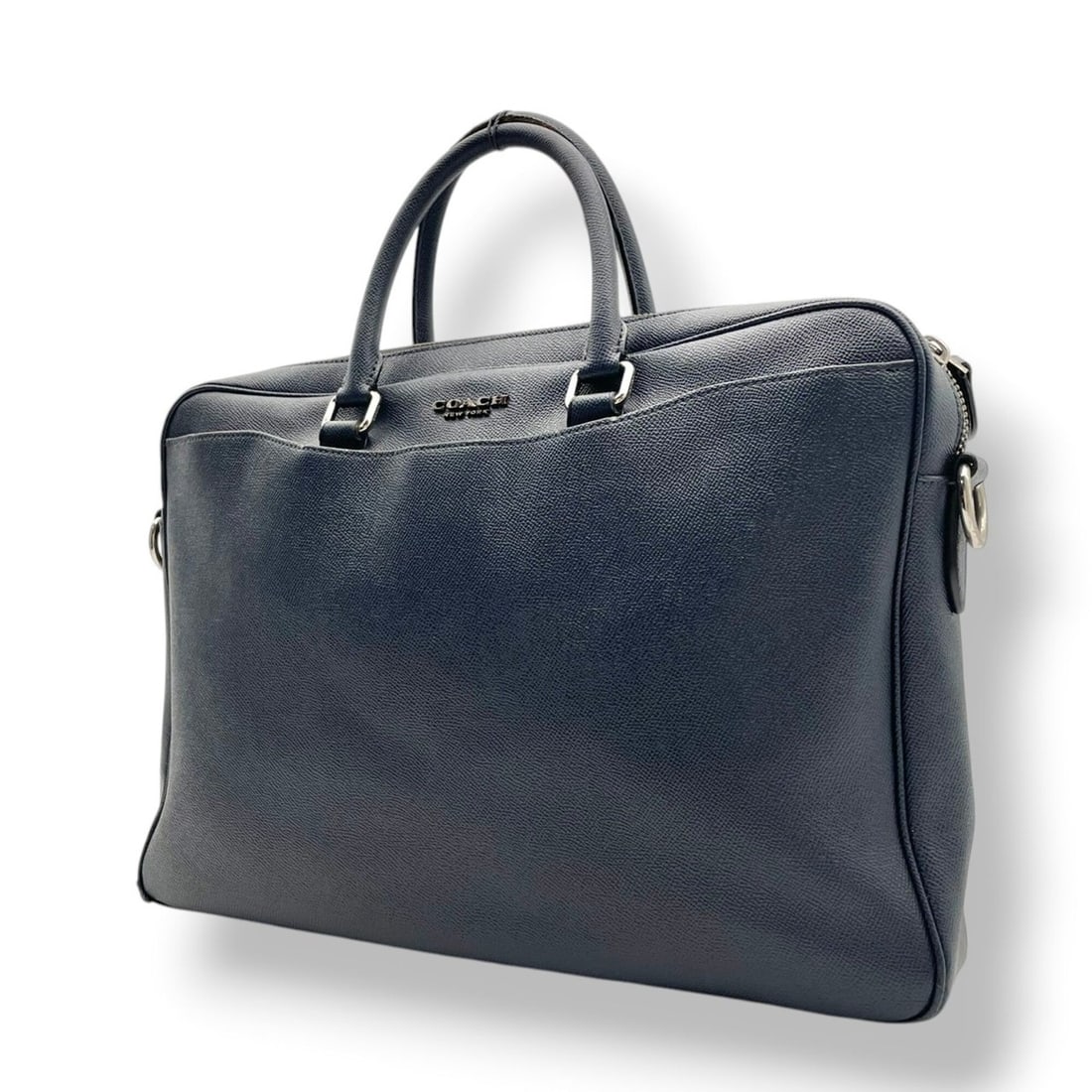 Coach Beckett Leather Briefcase Business Bag Handbag Navy Silver Hardware Crossgrain Men's F68030: --- Catalog ---Category: SizeSize (HxWxD): 28cm x 42cm x 7cm / 11.02'' x 16.53'' x 2.75''Category: DesignType: Briefcase, HandbagColor: NavyGender: MenMaterial: Leather Category: GeneralMPN: F68030Bra