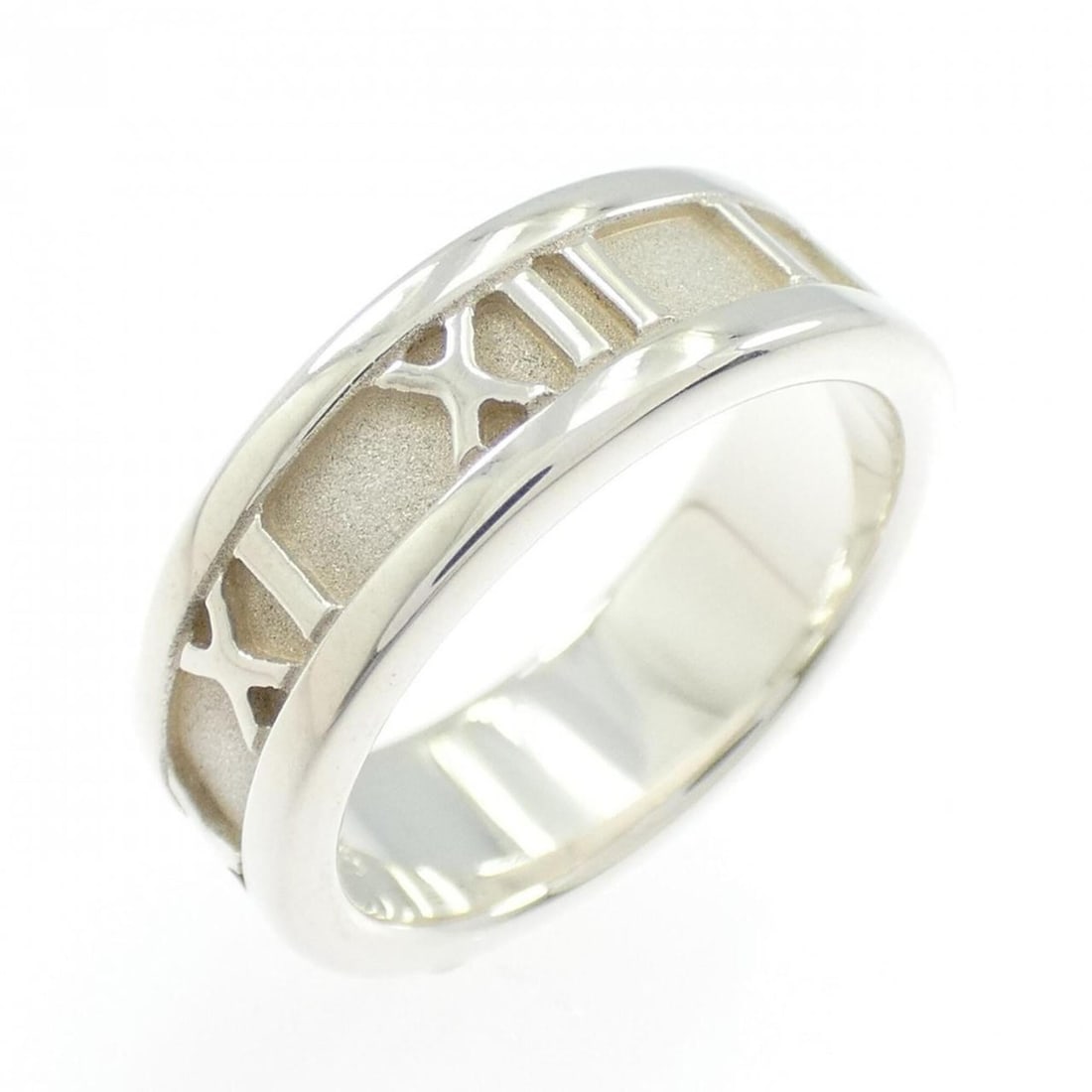 Tiffany Atlas Ring: --- Catalog ---Category: SizeJP Size: 10US Size: 5.5Category: DesignType: Band ringGender: WomenMaterial: Silver 925Category: GeneralBrand: Tiffany--- Item List ---Section: ConditionRanking: Rank SA U