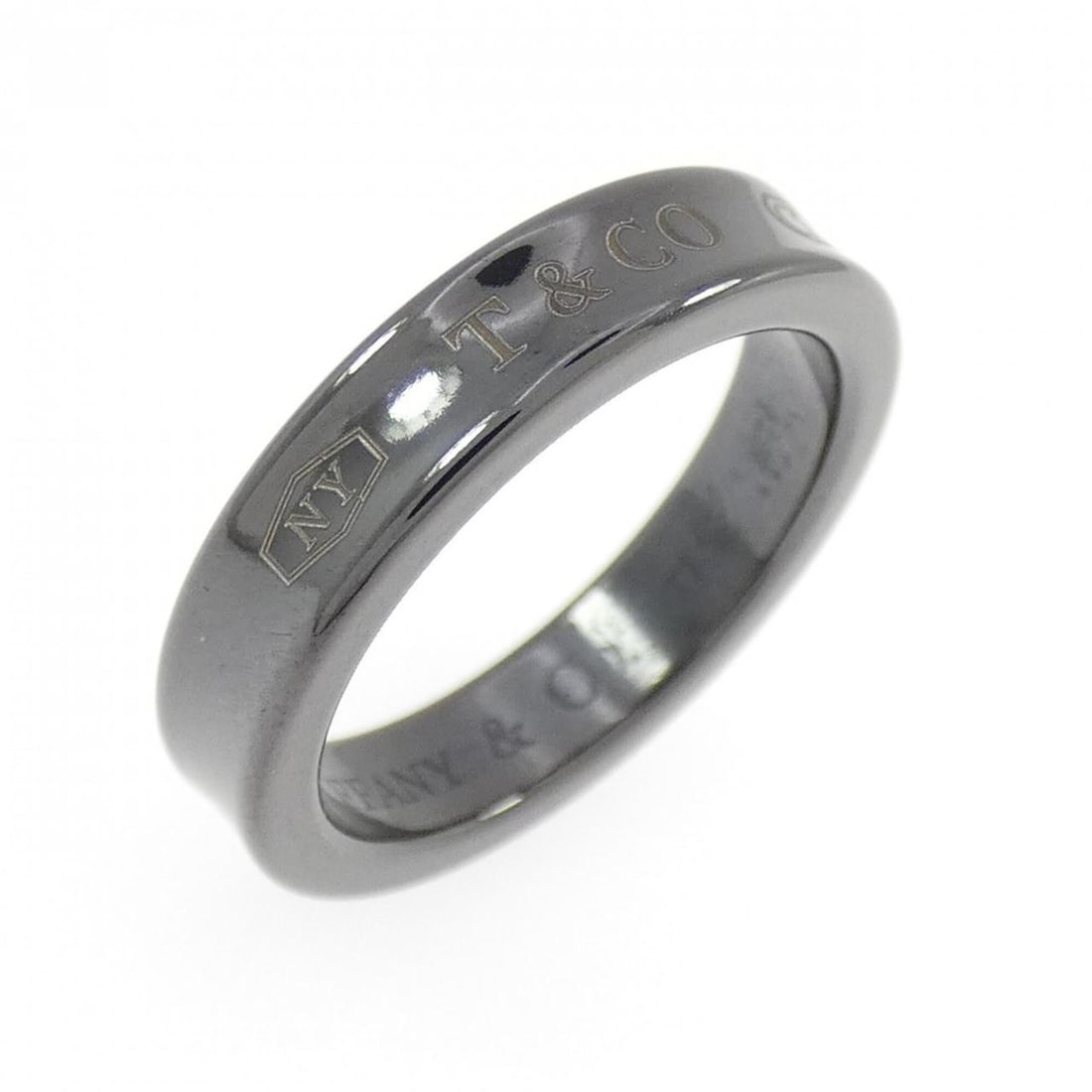 Tiffany & Co. 1837 Narrow Ring: --- Catalog ---Category: SizeJP Size: 9US Size: 5Category: DesignType: Band ringGender: WomenMaterial: TitaniumCategory: GeneralBrand: Tiffany--- Item List ---Section: ConditionRanking: Rank SA Used