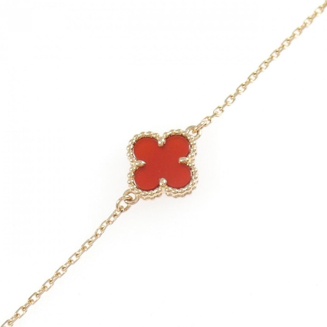 Van Cleef & Arpels Sweet Alhambra Bracelet: --- Catalog ---Category: SizeLength: 16cm - 17.5cm / 6.29'' - 6.88''Category: DesignType: Charm braceletGender: WomenMaterial: Pink gold (18K)Category: GeneralMPN: VCARN59K00Brand: Van Cleef & Arpels-