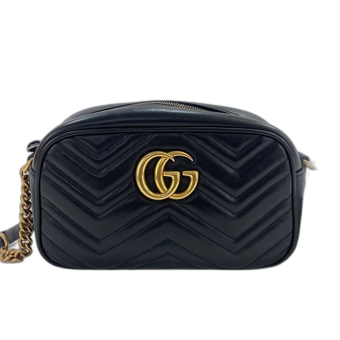 GUCCI GG Marmont Shoulder Bag, Black: --- Catalog ---Category: SizeSize (HxWxD): 16cm x 24cm x 8cm / 6.29'' x 9.44'' x 3.14''Strap Length: 123cm - 133cm / 48.42'' - 52.36''Category: DesignType: Shoulder bagColor: BlackGender: WomenCategor