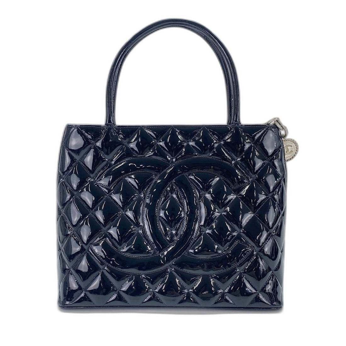 CHANEL Reissue Tote Bag, Black: --- Catalog ---Category: SizeHandle Drop: 15.00cm / 5.91''Size (HxWxD): 25cm x 32cm x 15cm / 9.84'' x 12.59'' x 5.9''Category: DesignType: Tote bagColor: BlackGender: WomenCategory: GeneralBrand: Chan