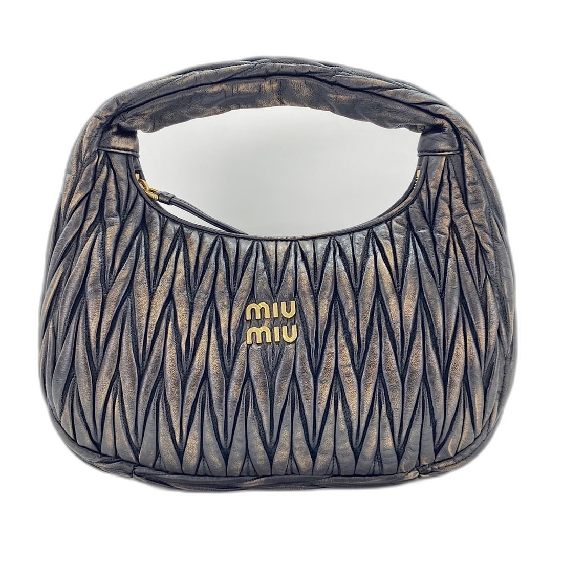 Miu Miu Miu Wonder Handbag Brown: --- Catalog ---Category: SizeSize (HxWxD): 20cm x 25cm x 8cm / 7.87'' x 9.84'' x 3.14''Strap Length: 27cm / 10.62''Category: DesignType: HandbagColor: BrownGender: WomenCategory: GeneralBrand: Miu Miu